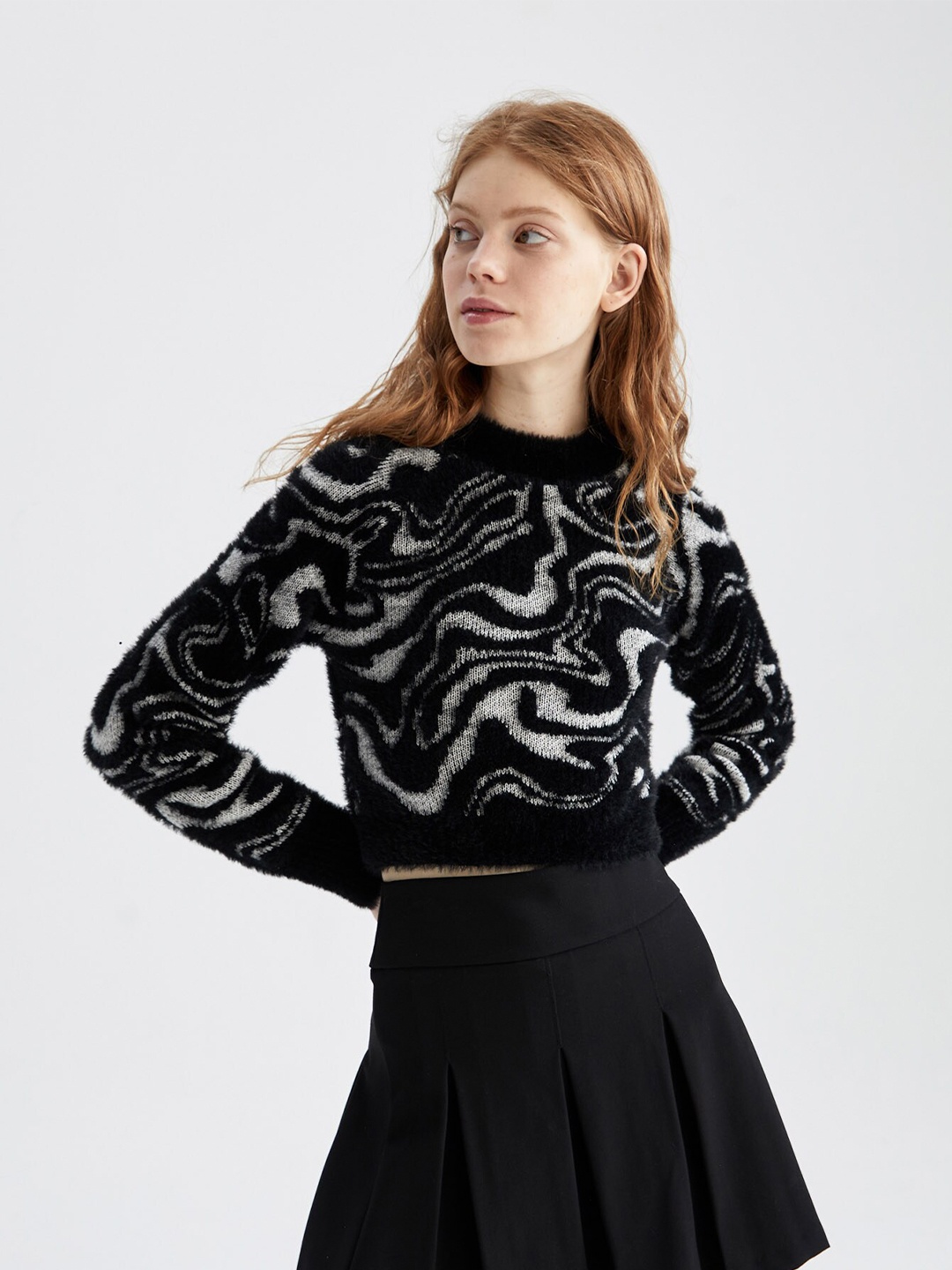 

DeFacto Women Black & White Printed Crop Pullover