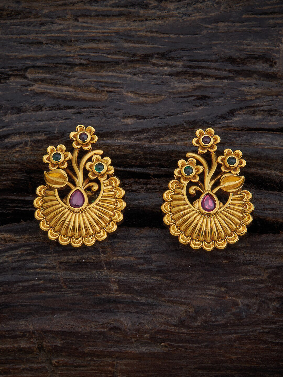 

Kushal's Fashion Jewellery Women Gold-Toned & Red Floral Studs Earrings