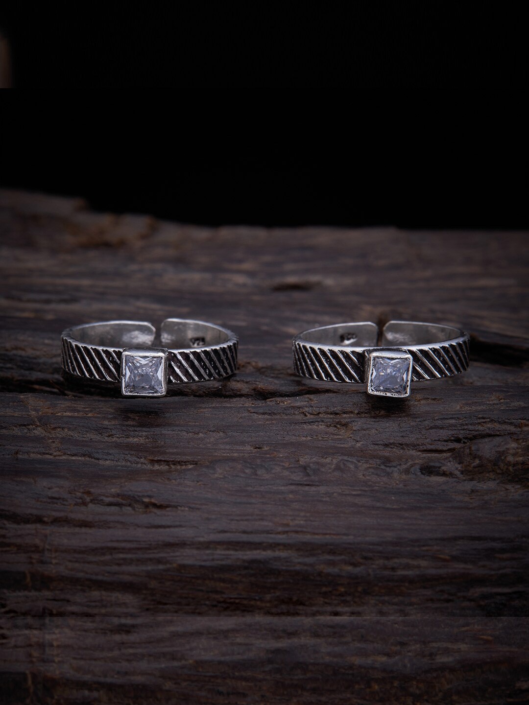 

Kushal's Fashion Jewellery Women Oxidised Silver Rhodium-Plated & Stones-Studded Toe Ring