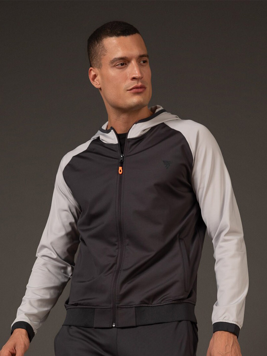 

DeFacto Men Grey & Charcoal Colourblocked Sweater