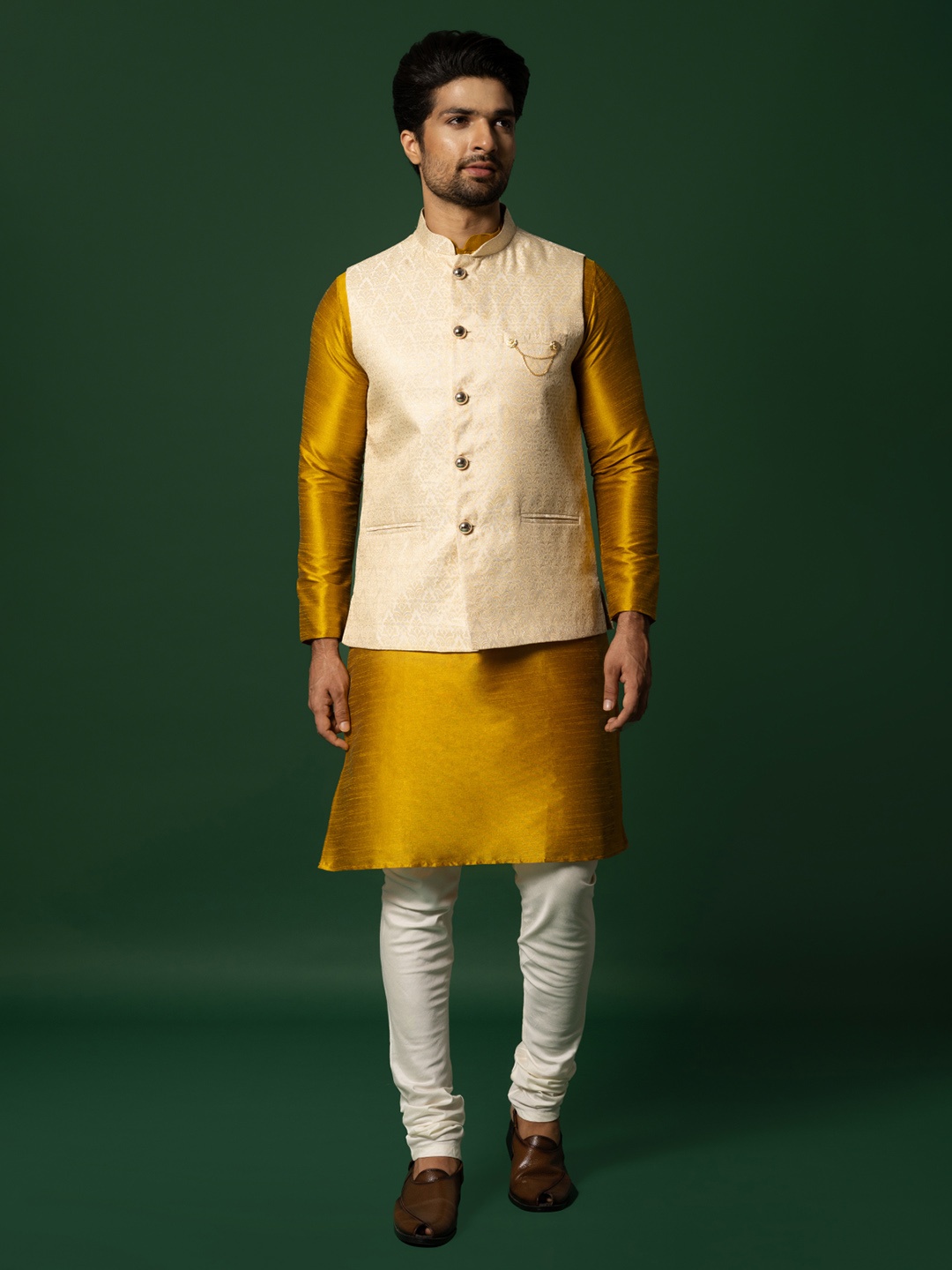 

KISAH Men Cream-Coloured Kurta with Churidar & Woven Design Nehru Jacket