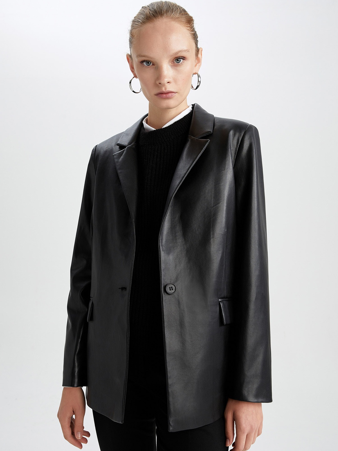 

DeFacto Women Black Solid Regular-Fit Single-Breasted Casual Blazer
