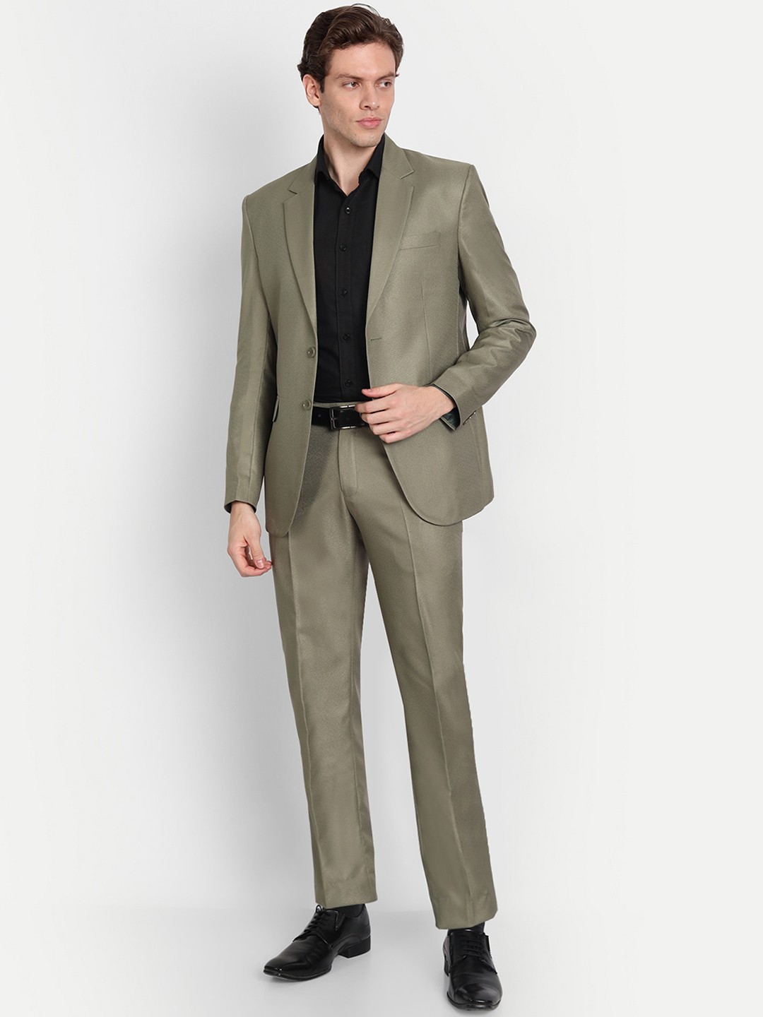

TrulyFeb Men Green Solid Single Breasted 2-Piece Suits