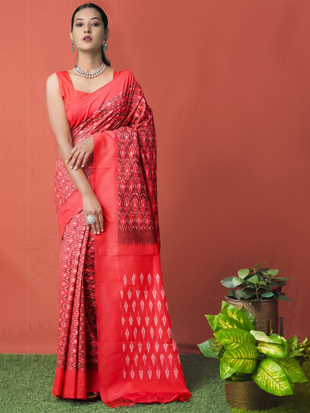 

Unnati Silks Maroon & White Silk Cotton Pochampally Saree