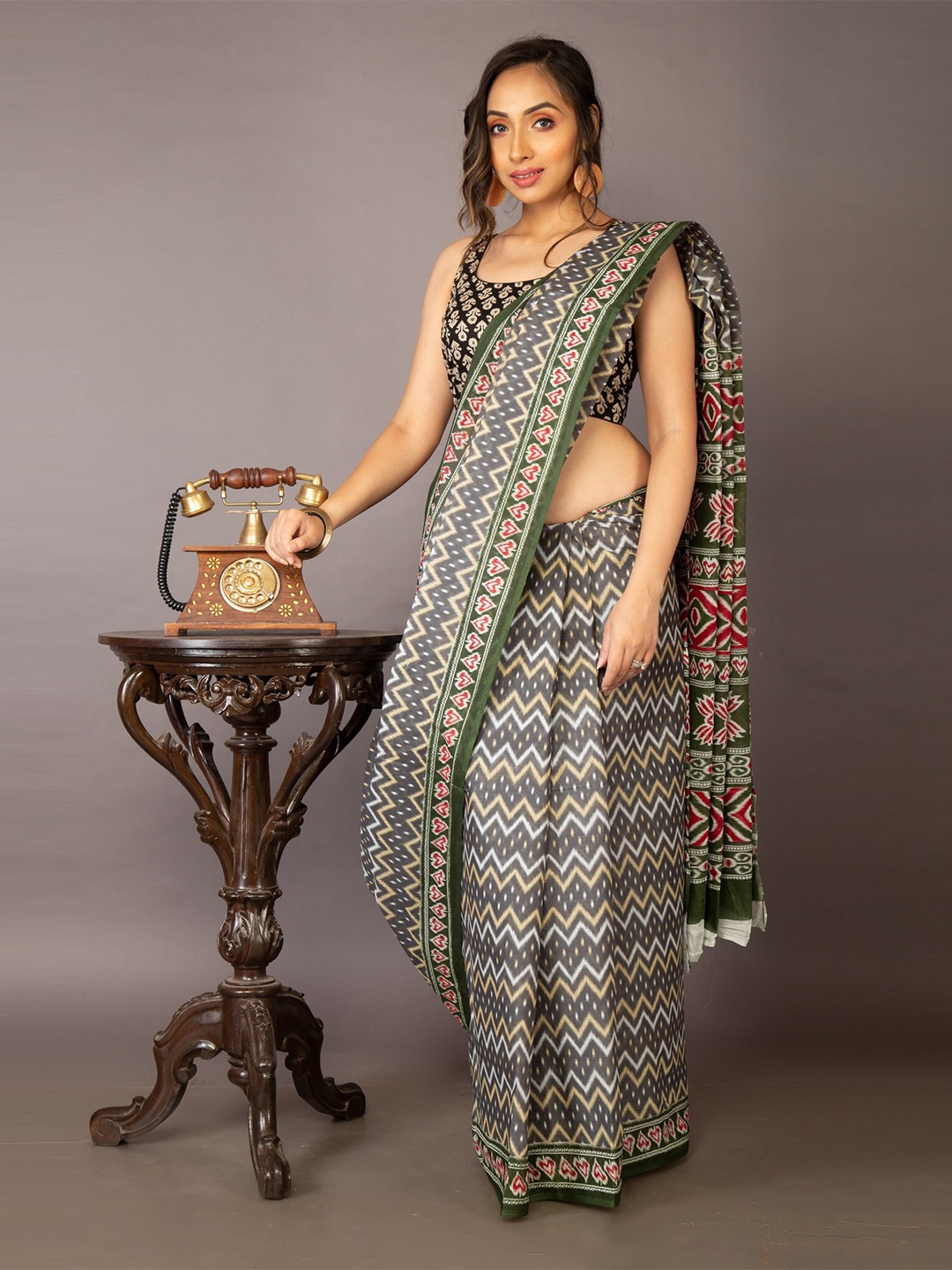 

Unnati Silks Grey & Off White Geometric Pure Cotton Kovai Saree