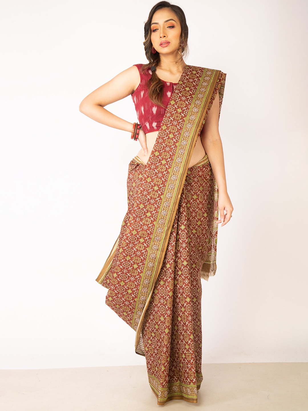 

Unnati Silks Brown & White Ethnic Motifs Pure Cotton Kovai Saree