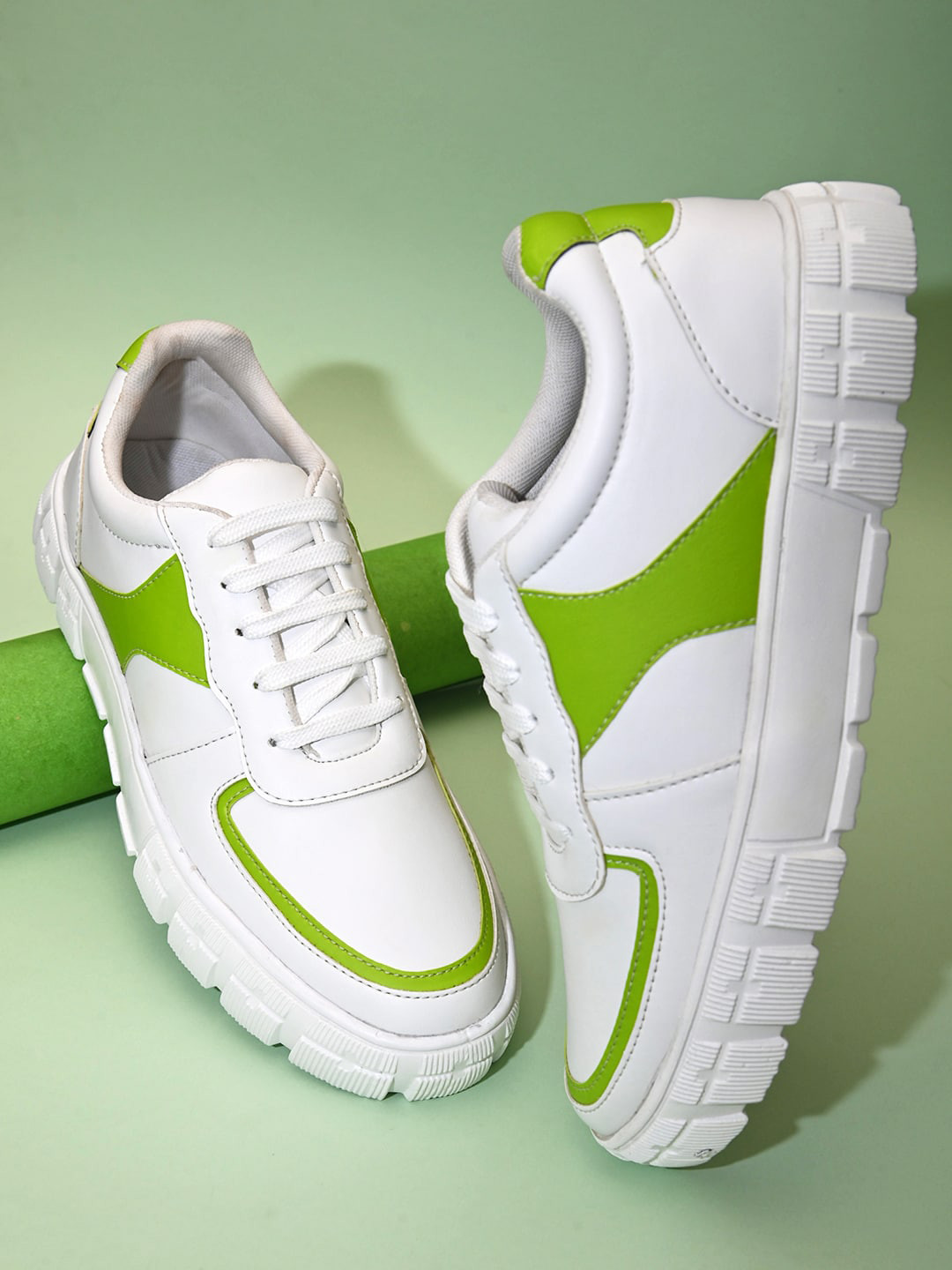 

Mast & Harbour Men Green & White Colourblocked Sneakers