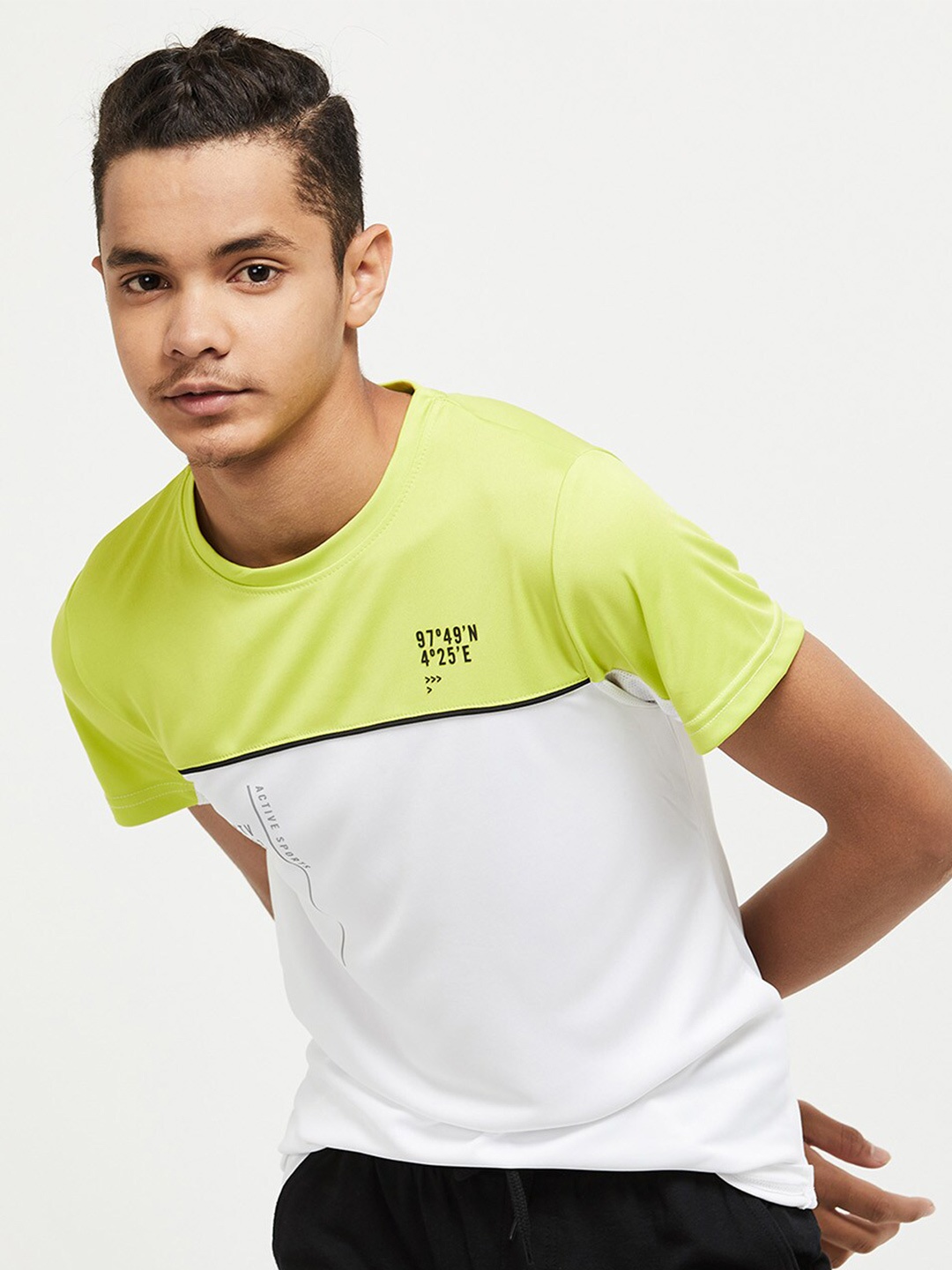 

max Boys White & Lime Green Colourblocked T-shirt