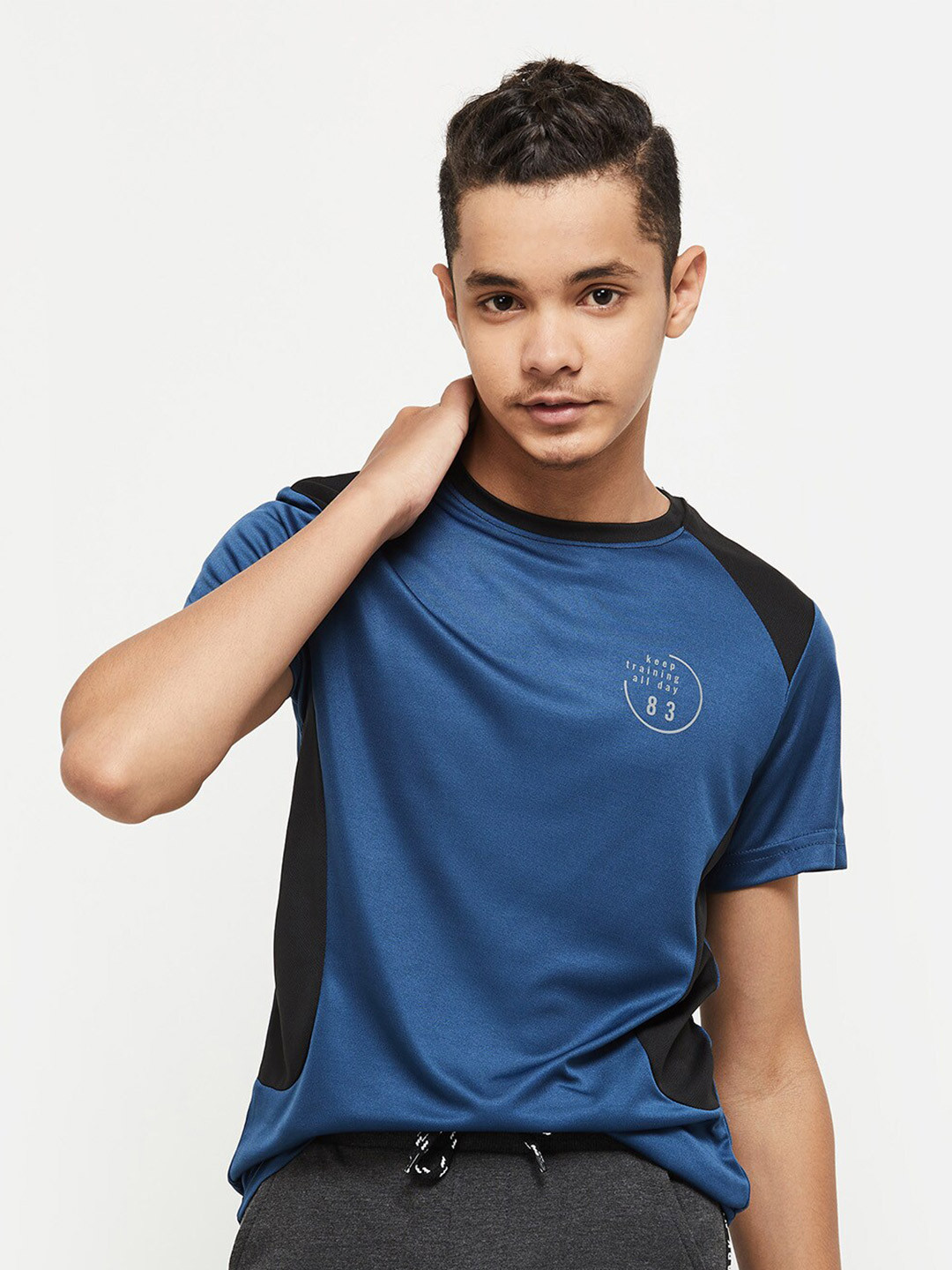 

max Boys Blue & Black Colourblocked T-shirt