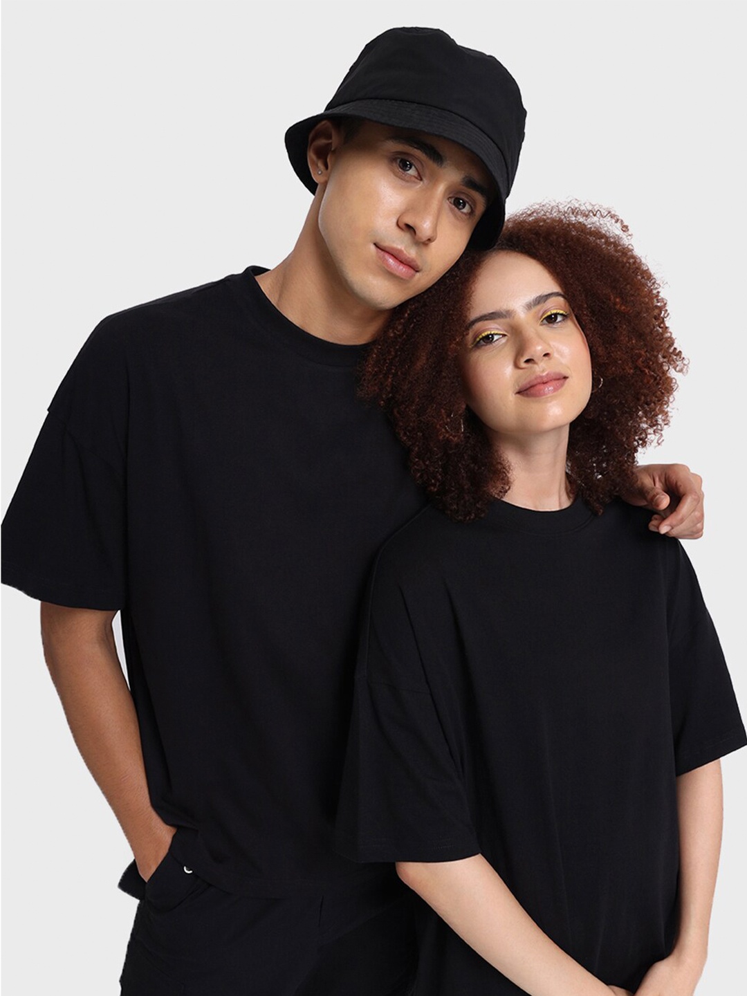 

Bewakoof Men Black Solid Drop-Shoulder Sleeves Cotton T-shirt