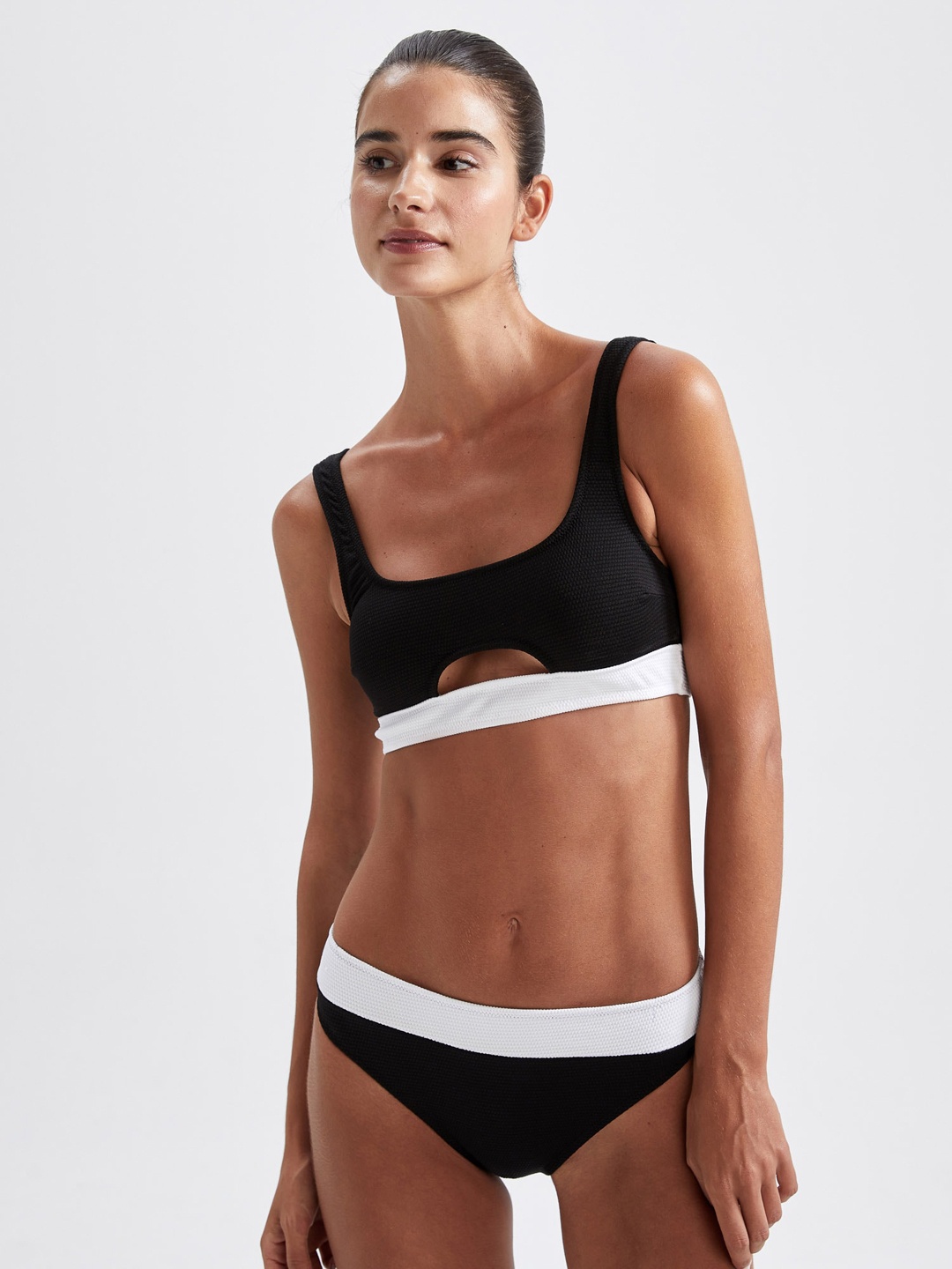 

DeFacto Women Black & White Colourblocked Basic Briefs