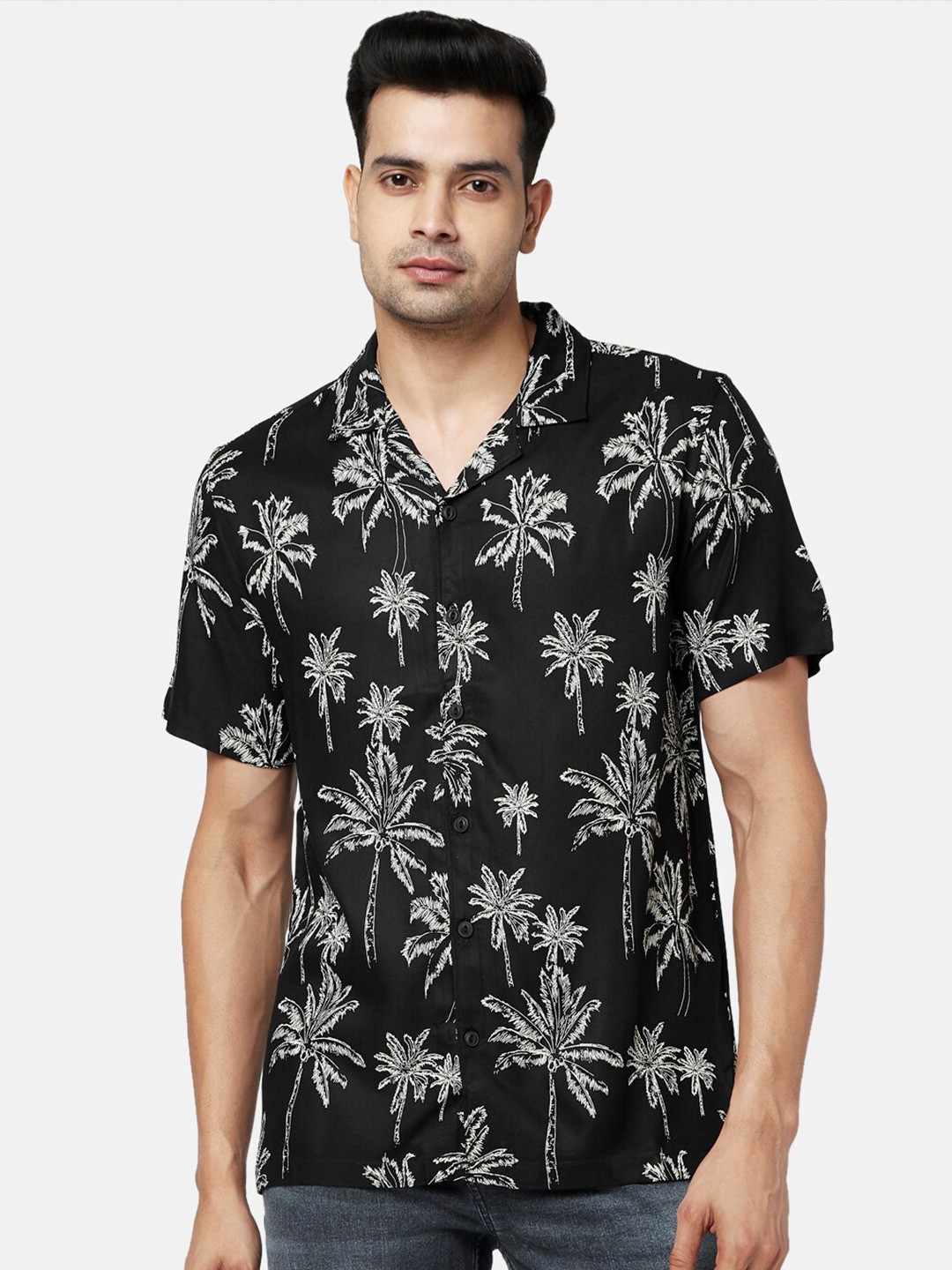 

People Men Black Slim Fit Floral Printed Casual Shirt