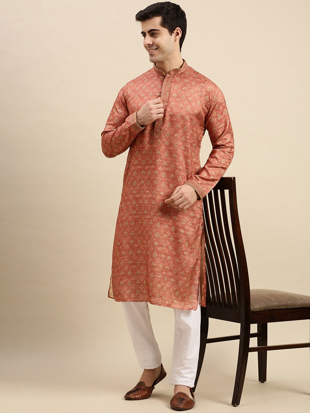 

Sanwara Men Peach-Coloured Woven Design Floral Thread Work Straight Kurta