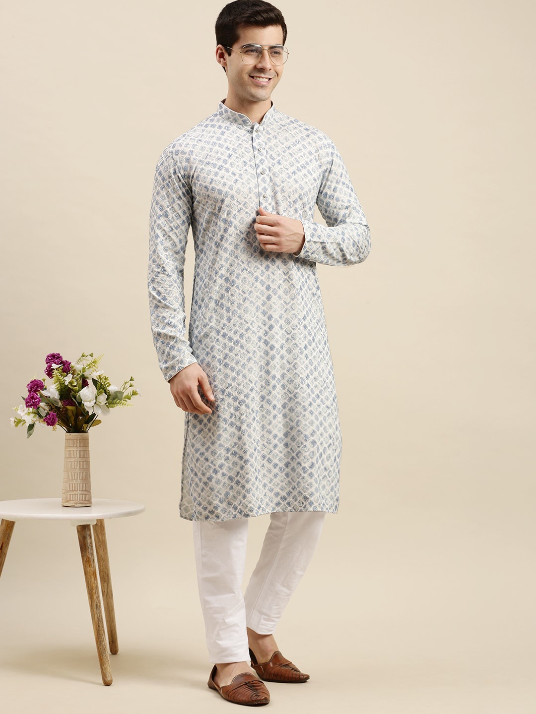 

Sanwara Men Off White Printed Chikankari Kurta