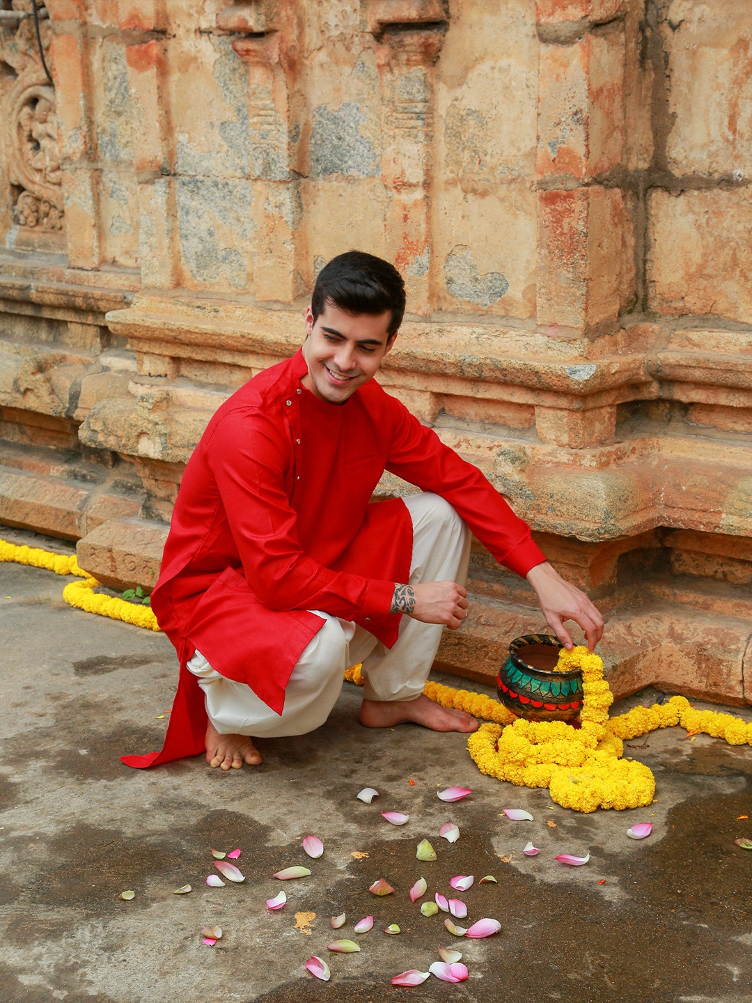 

Sanwara Men Red Solid Angarkha Kurta