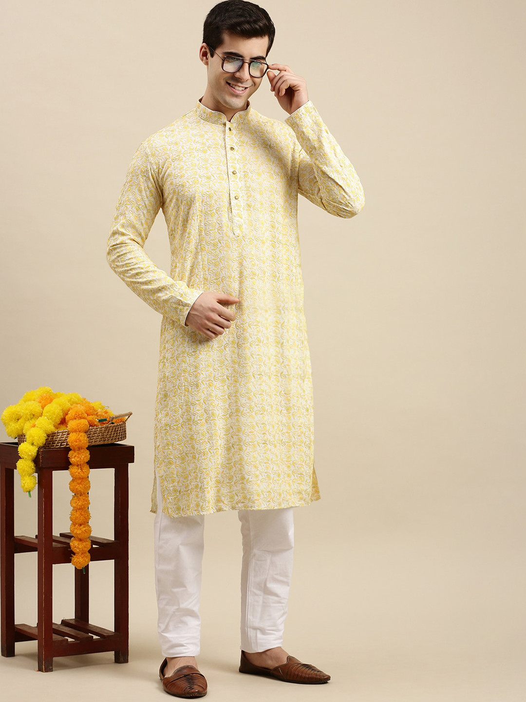 

Sanwara Men White & Yellow Floral Embroidered Chikankari Pastels Kurta