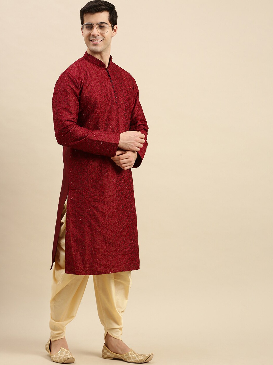 

Sanwara Men Maroon Floral Embroidered Kurta