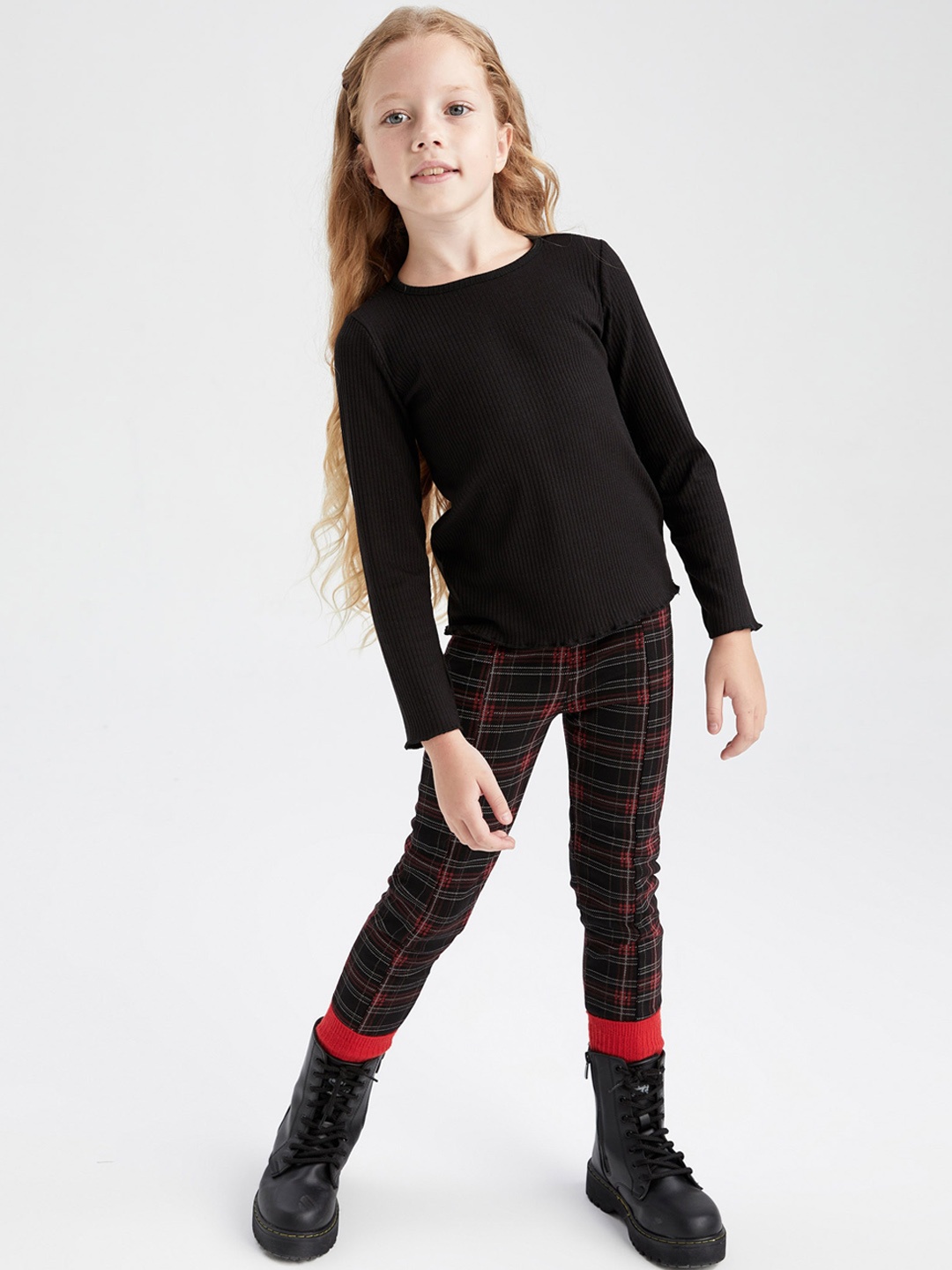 

DeFacto Girls Red & Black Checked Ankle-Length Leggings