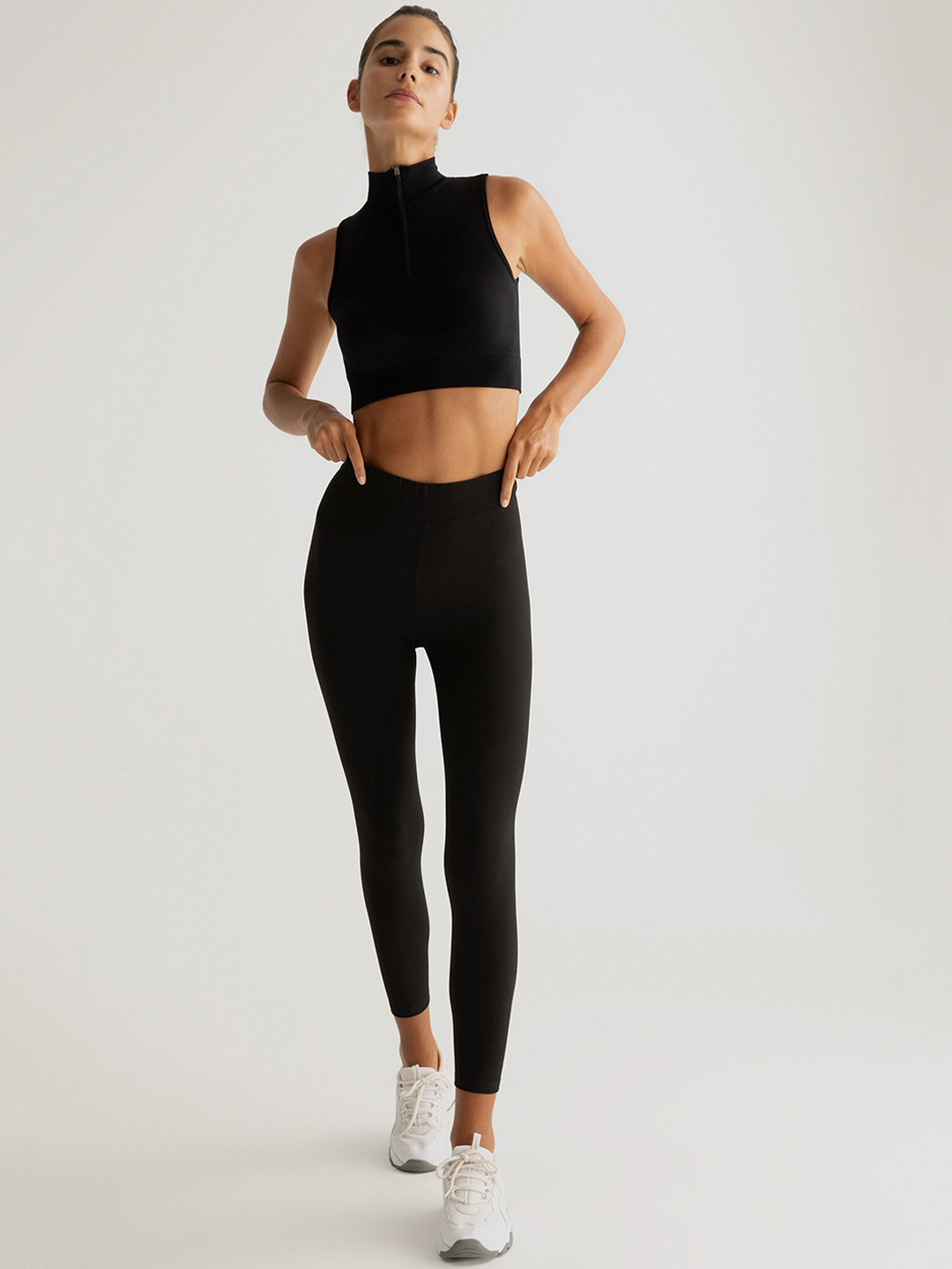 

DeFacto Women Black Solid Three-Fourth Length Leggings