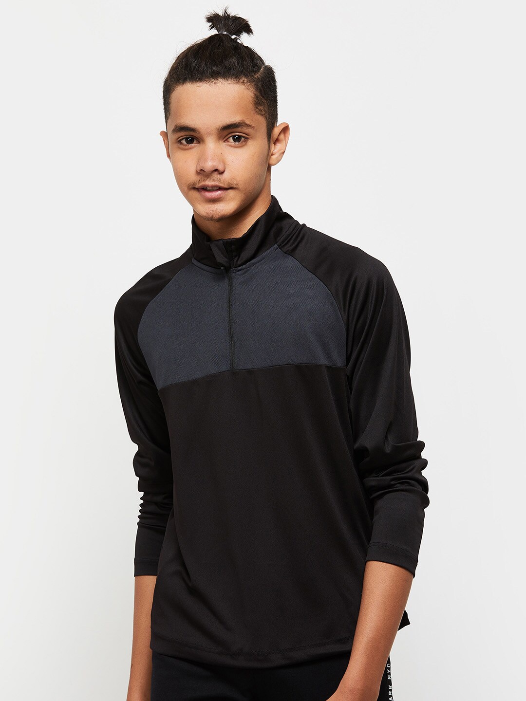 

max Boys Black Solid Sport Outdoor Sweatshirt