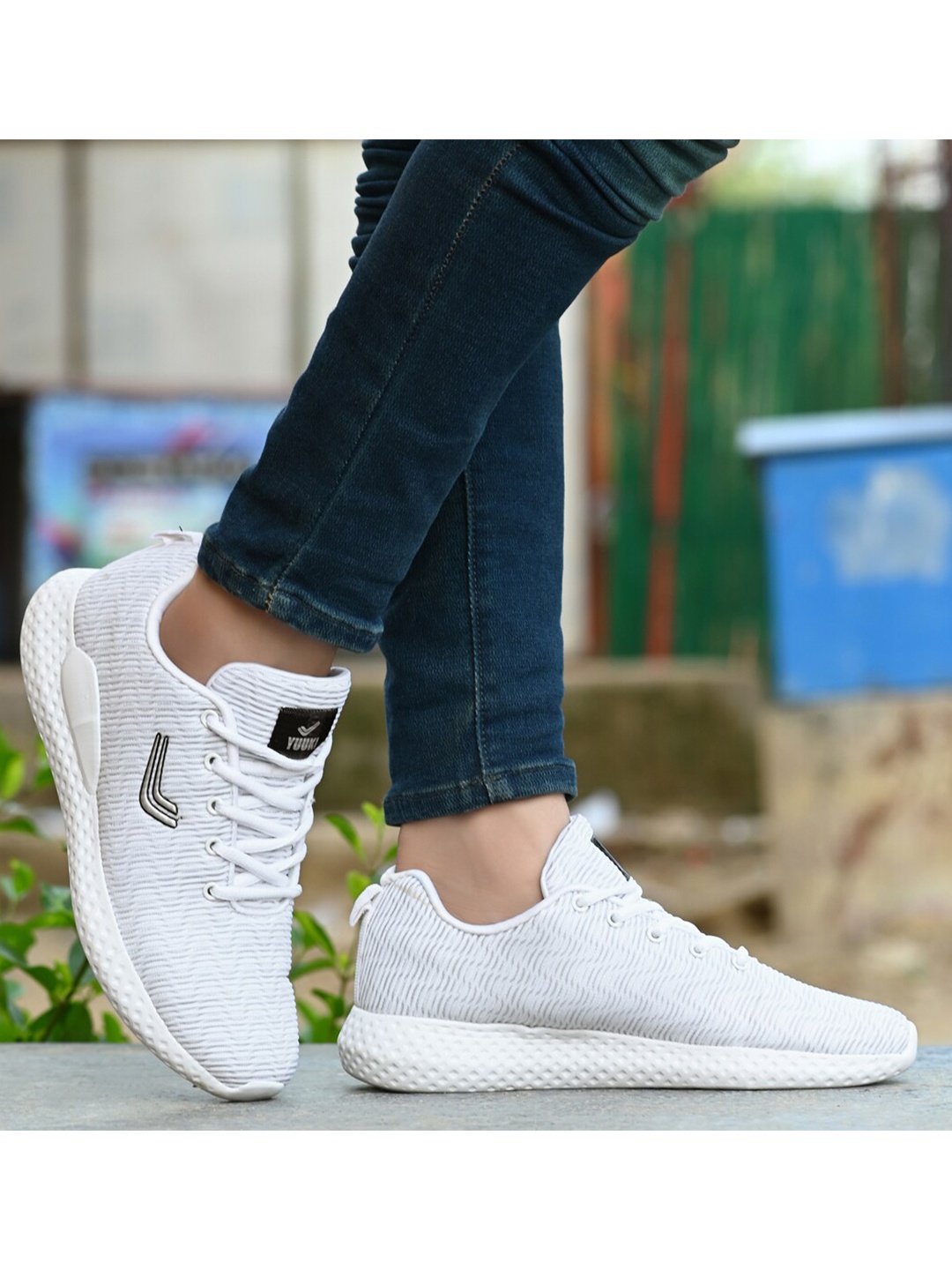 

Yuuki Men White Mesh Running Non-Marking Shoes