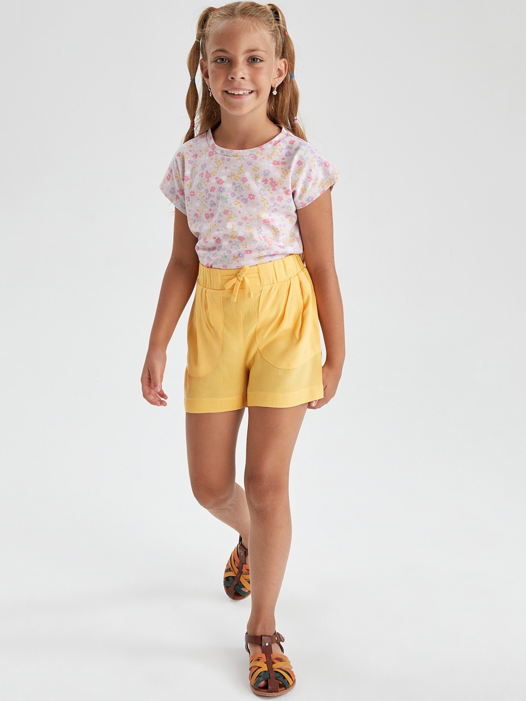 

DeFacto Girls Yellow Solid Shorts