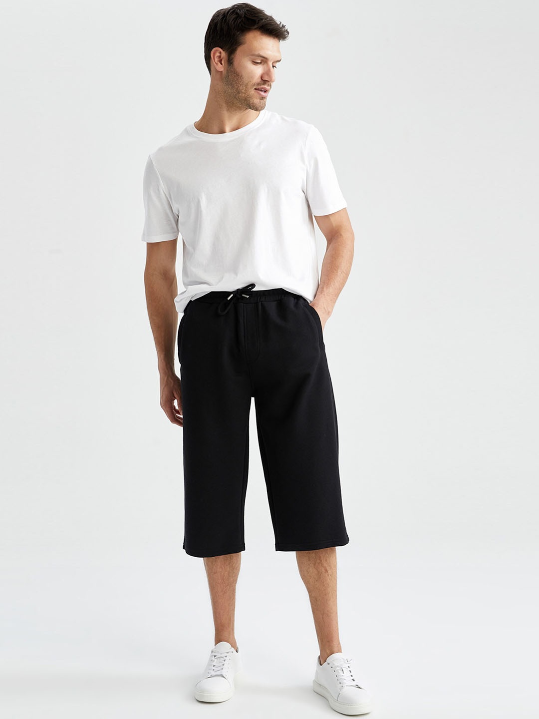 

DeFacto Men Black High-Rise Shorts