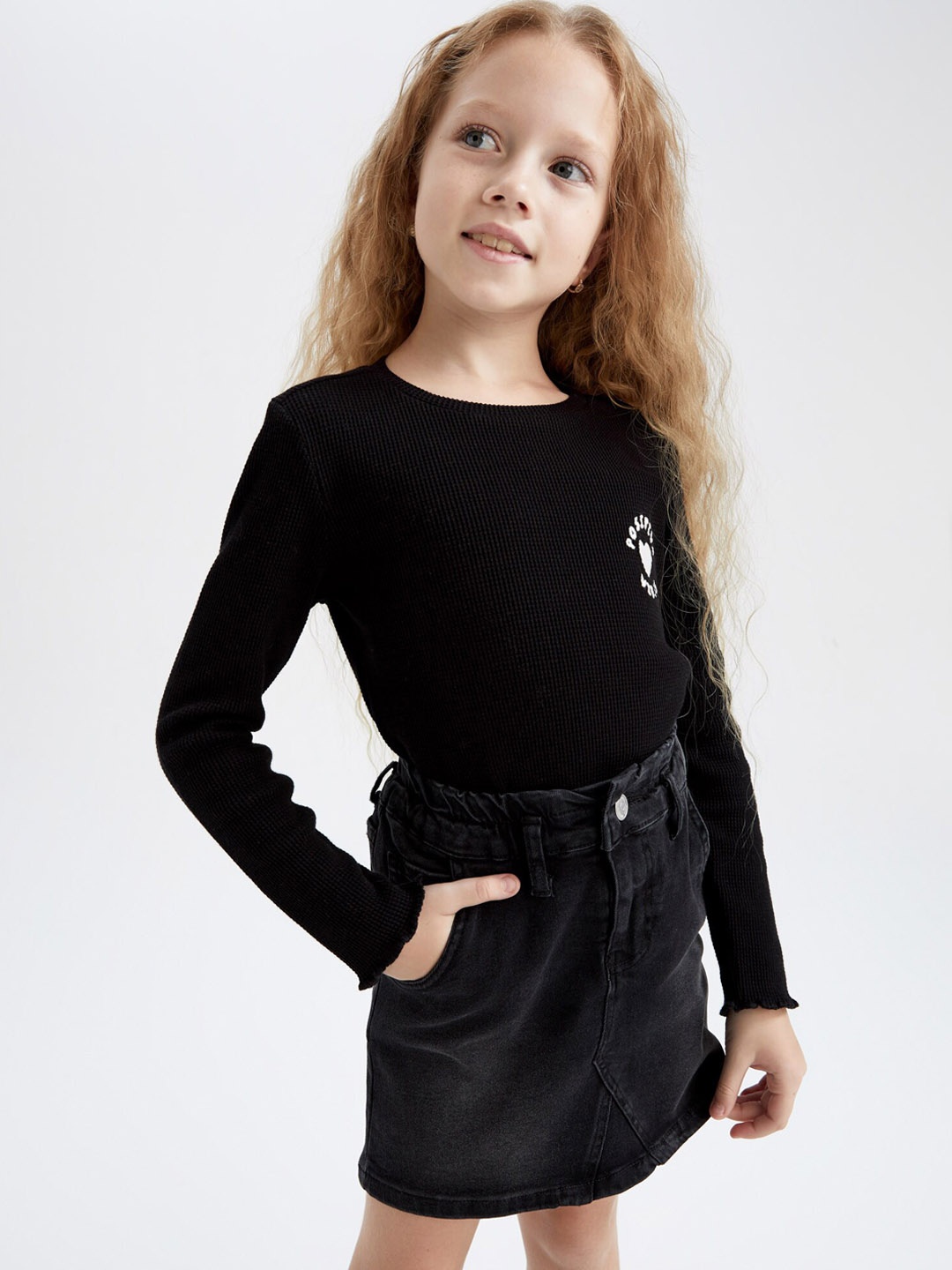 

DeFacto Girls Black Solid A-Line Mini Skirts