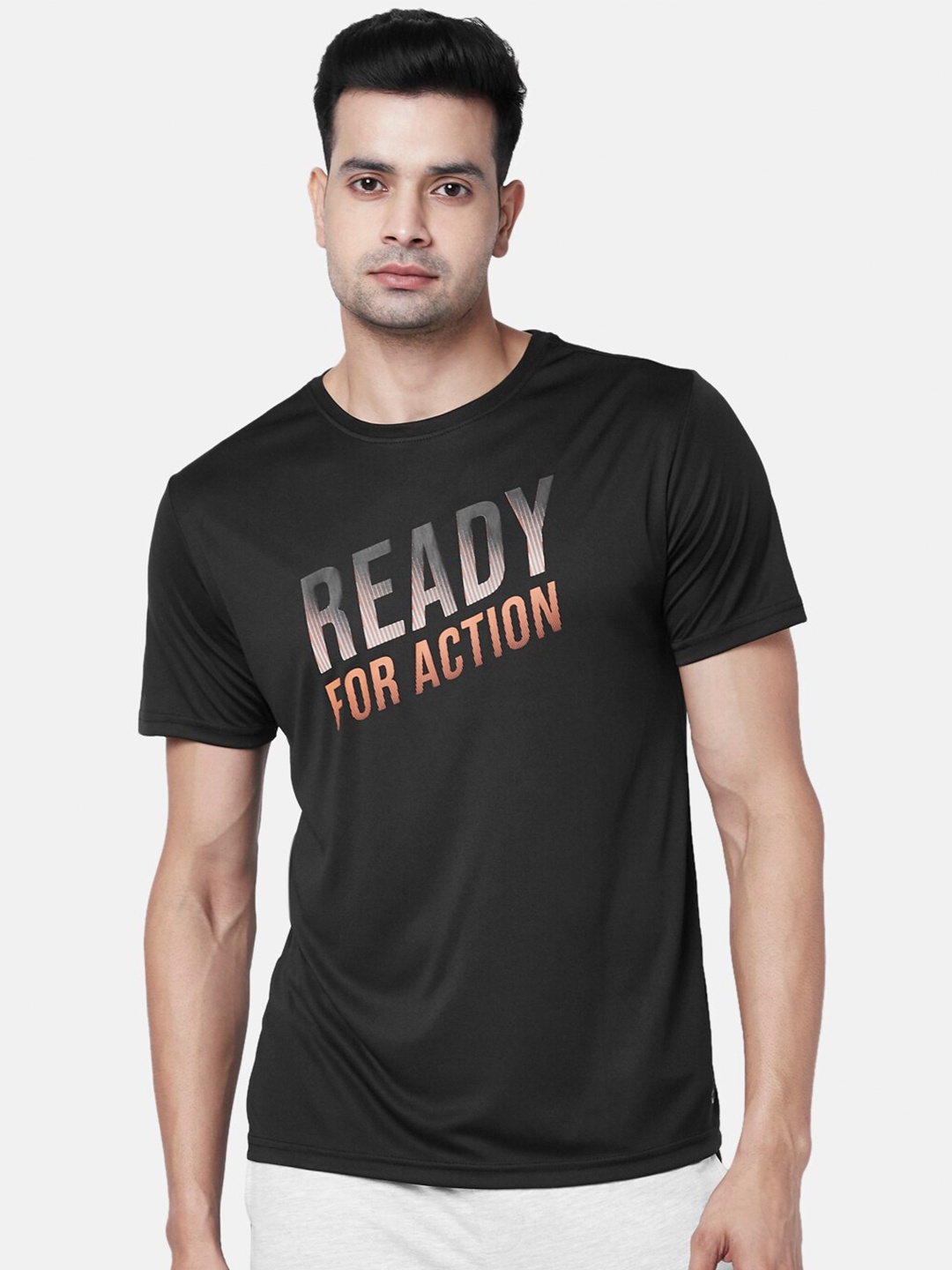 

Ajile by Pantaloons Men Black Typography Printed Raw Edge Slim Fit T-shirt