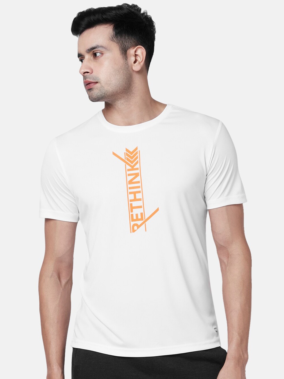 

Ajile by Pantaloons Men White Typography Printed Slim Fit T-shirt