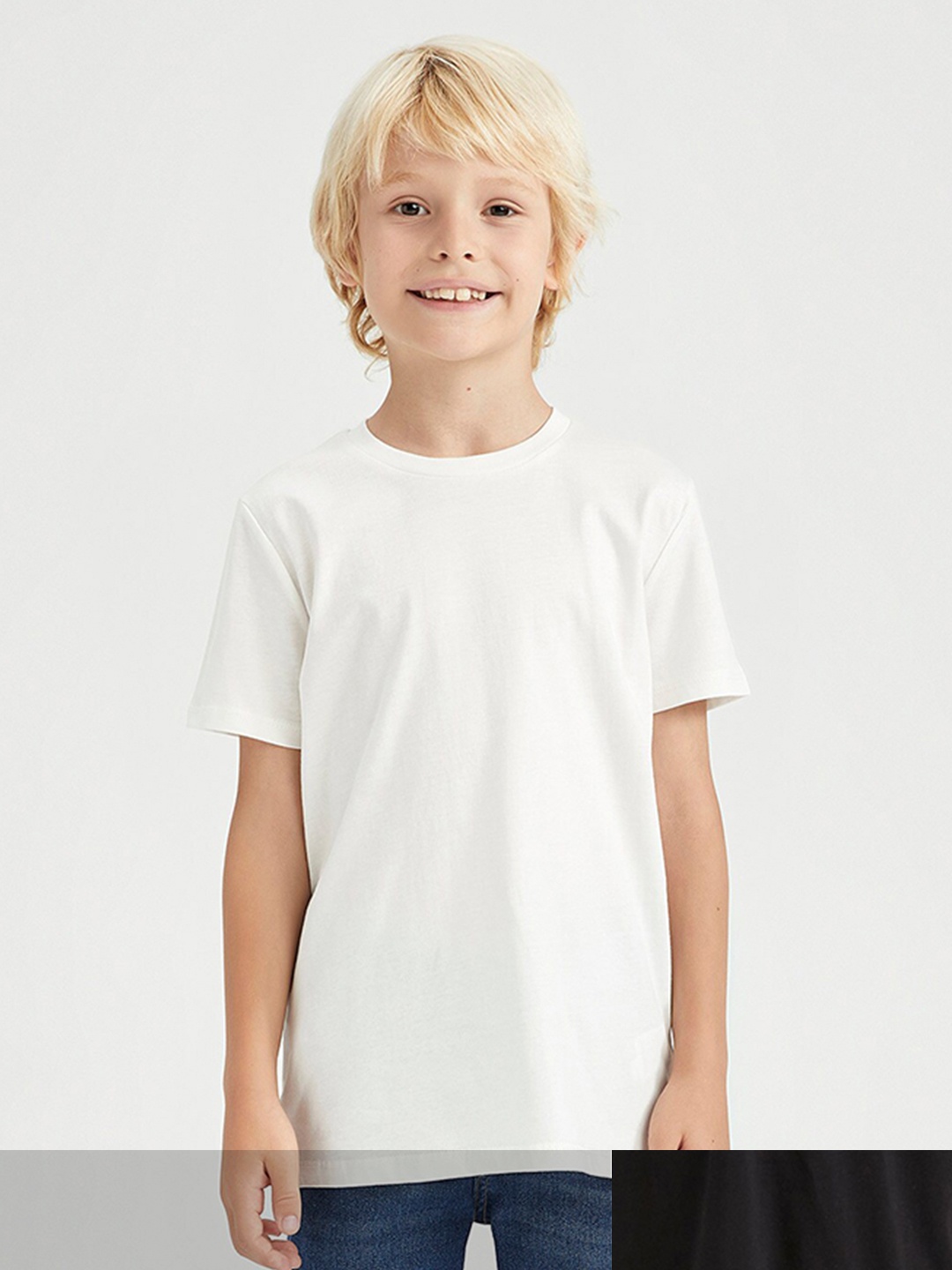 

DeFacto Boys White Solid T-shirt