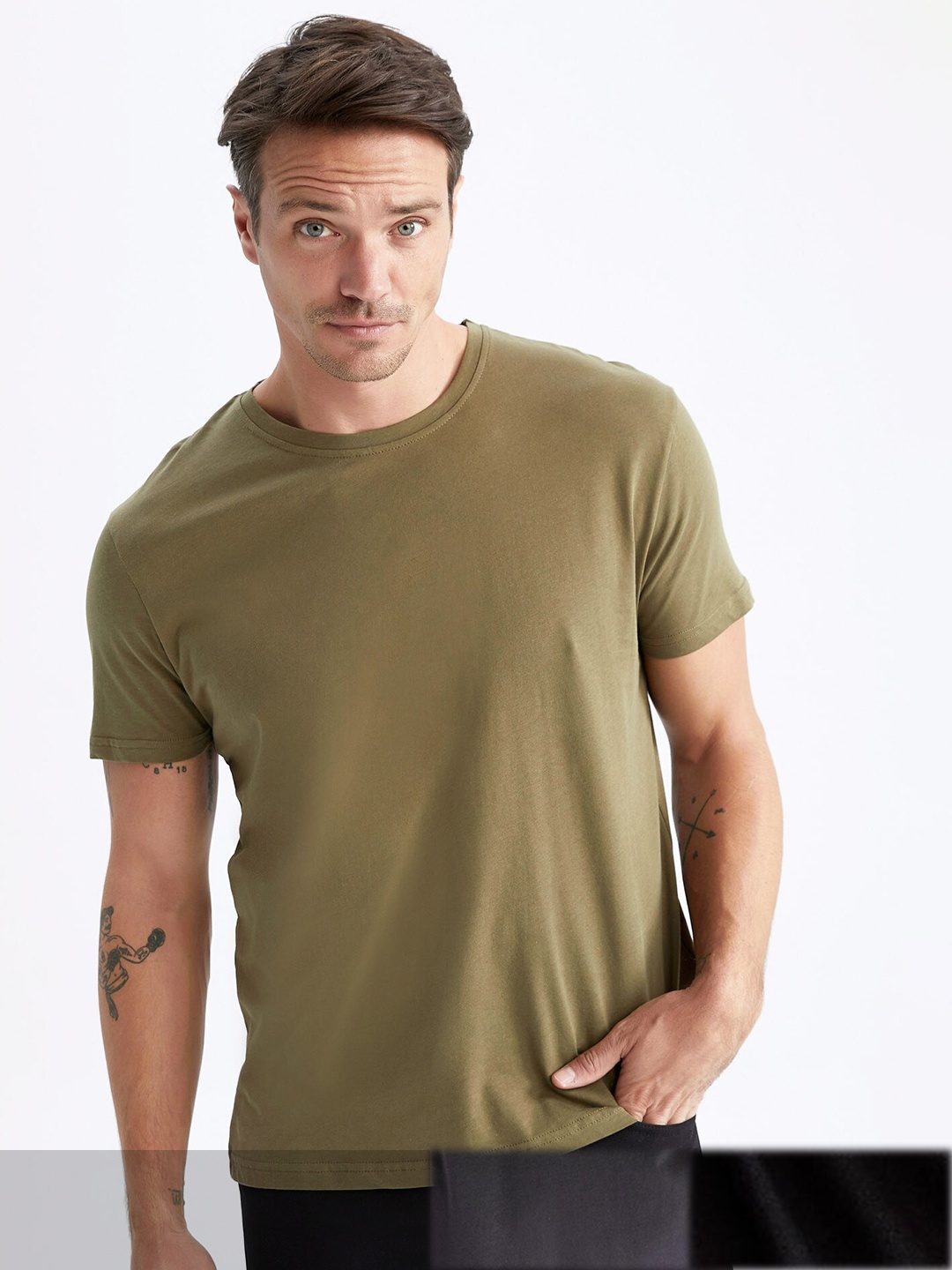 

DeFacto Men Olive Green & Grey Short Sleeve Pure Cotton T-shirt