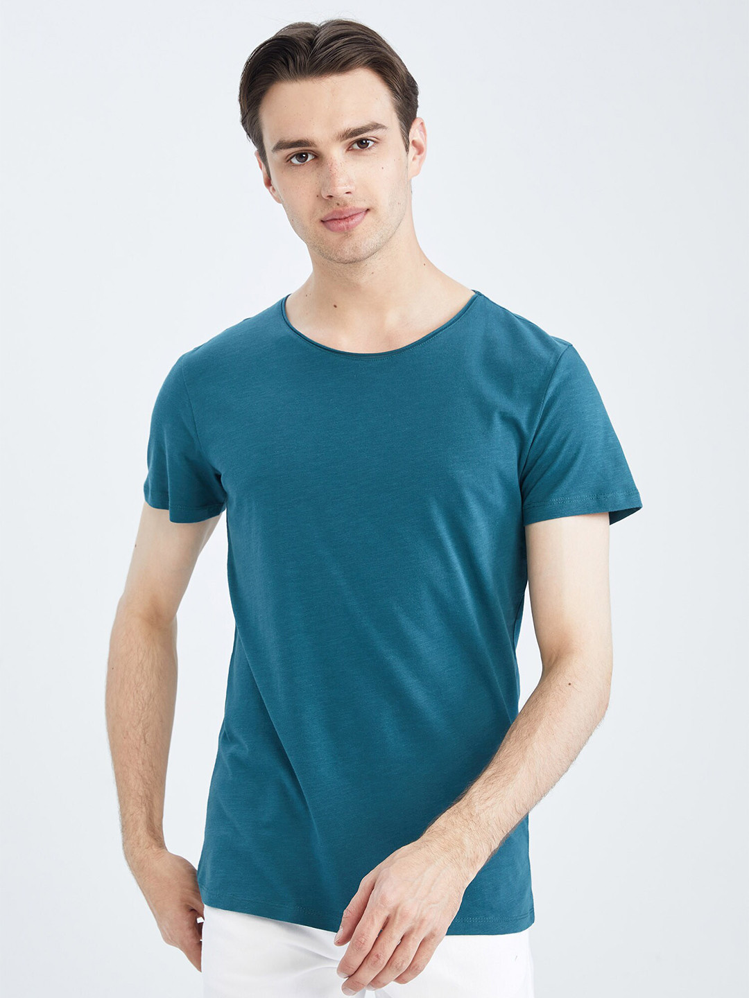 

DeFacto Men Teal Cotton T-shirt