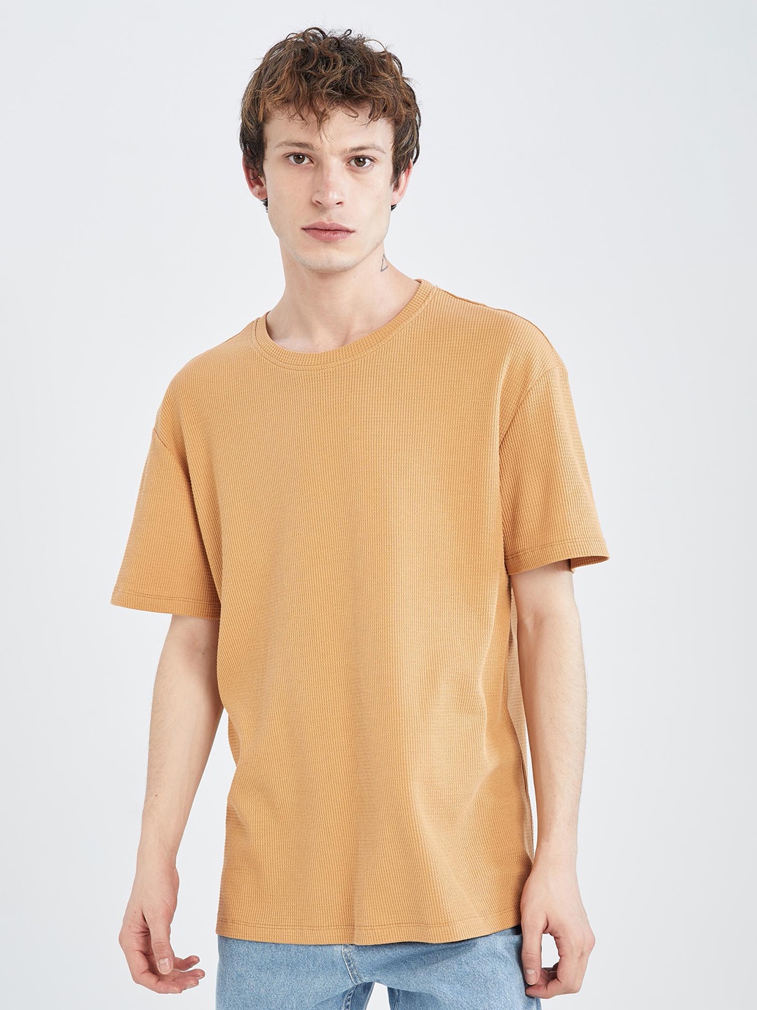 

DeFacto Men Yellow Solid Cotton T-shirt