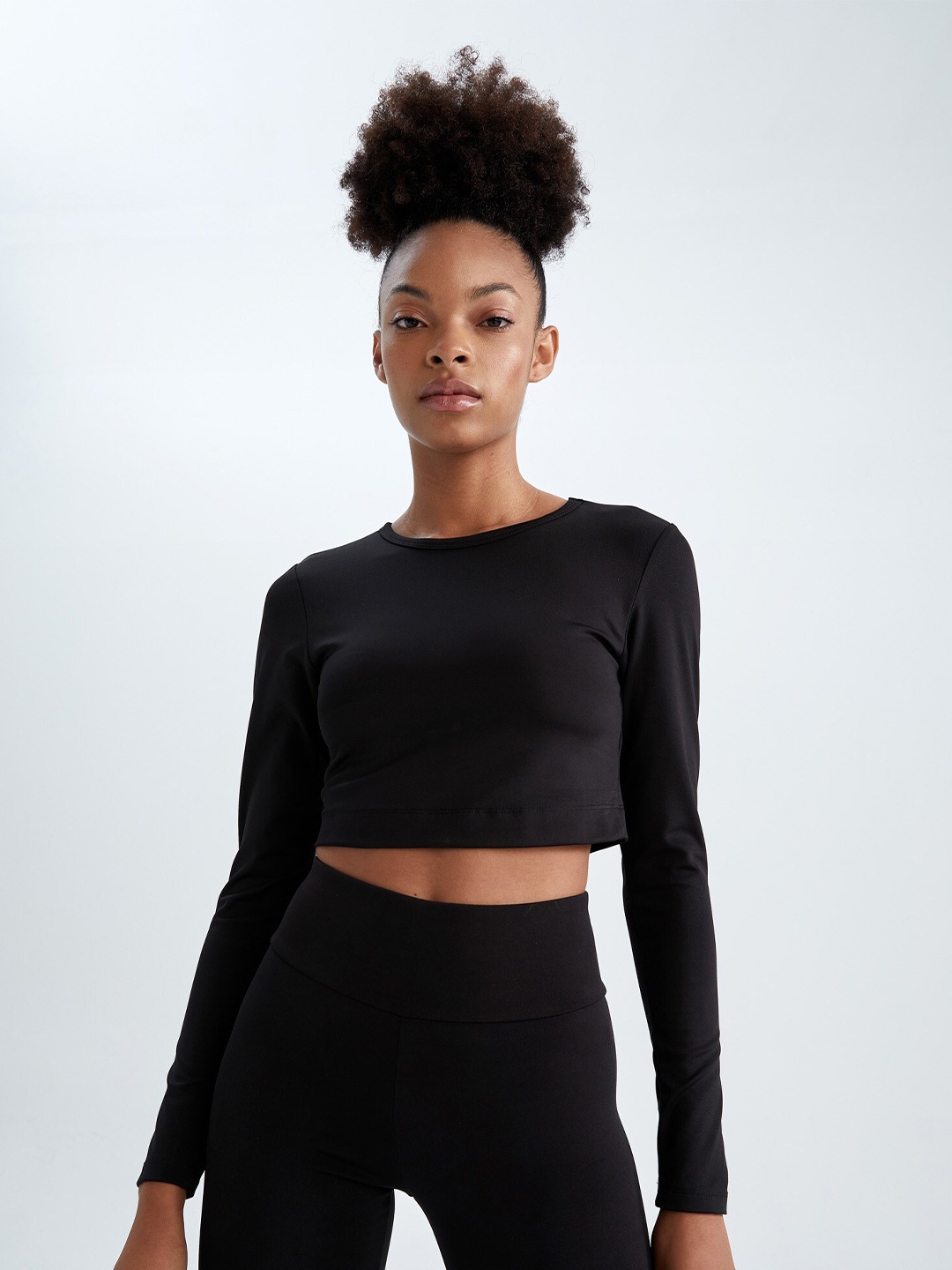 

DeFacto Black Solid Crop Top