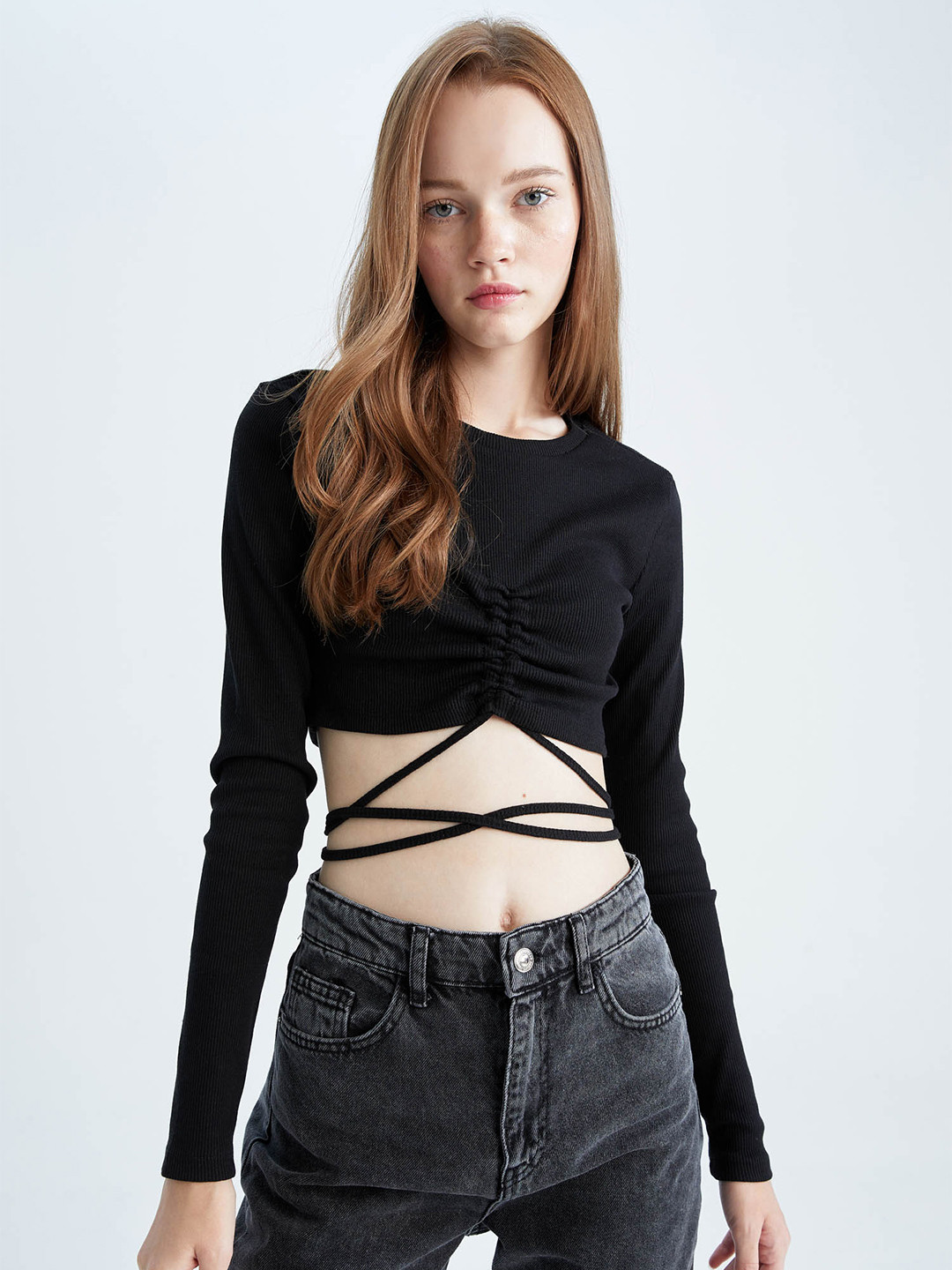 

DeFacto Women Black Solid Long Sleeves Crop T-shirt