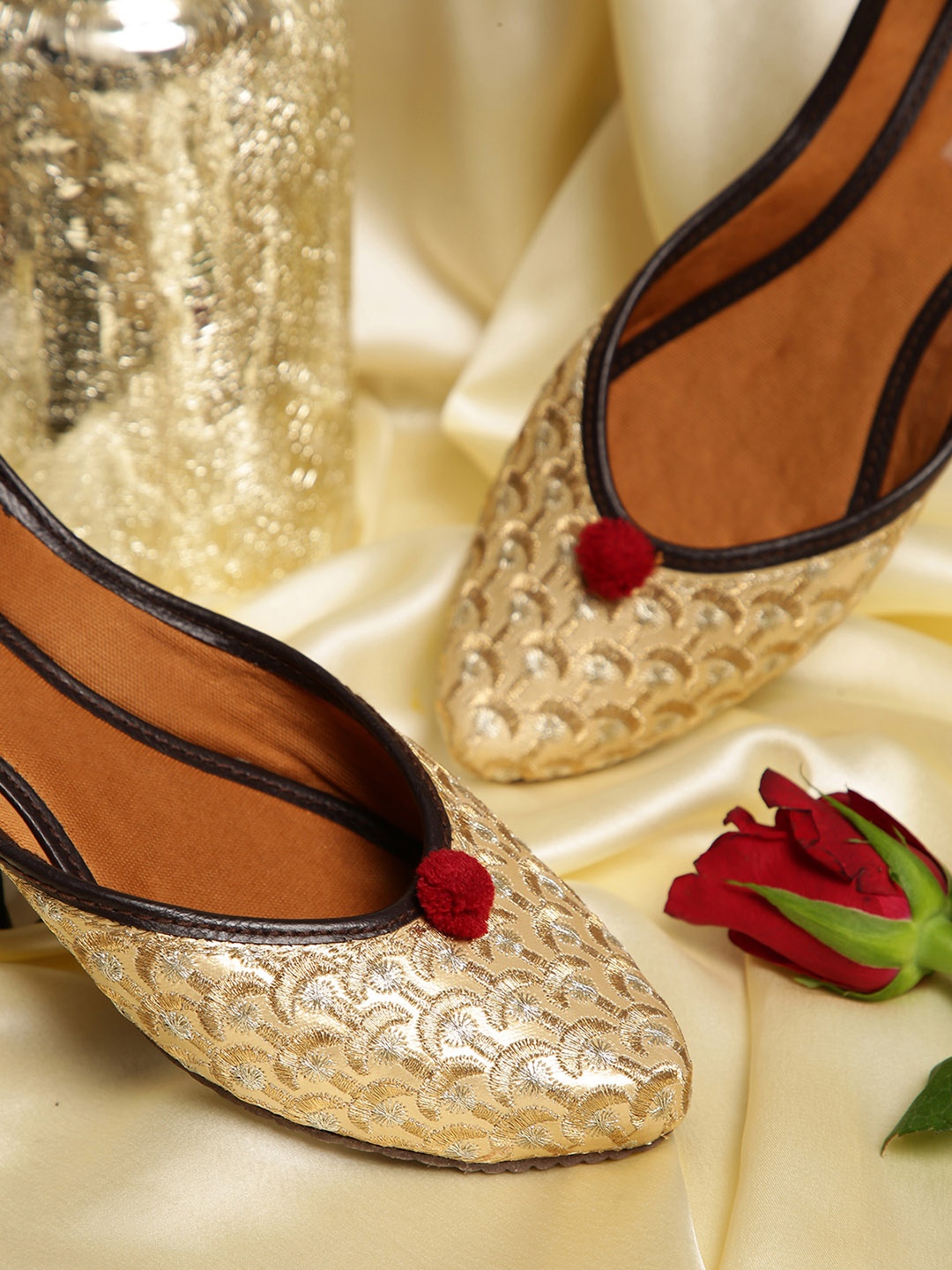 

GLAM STORY Women Cream-Coloured Ethnic Mojaris Flats