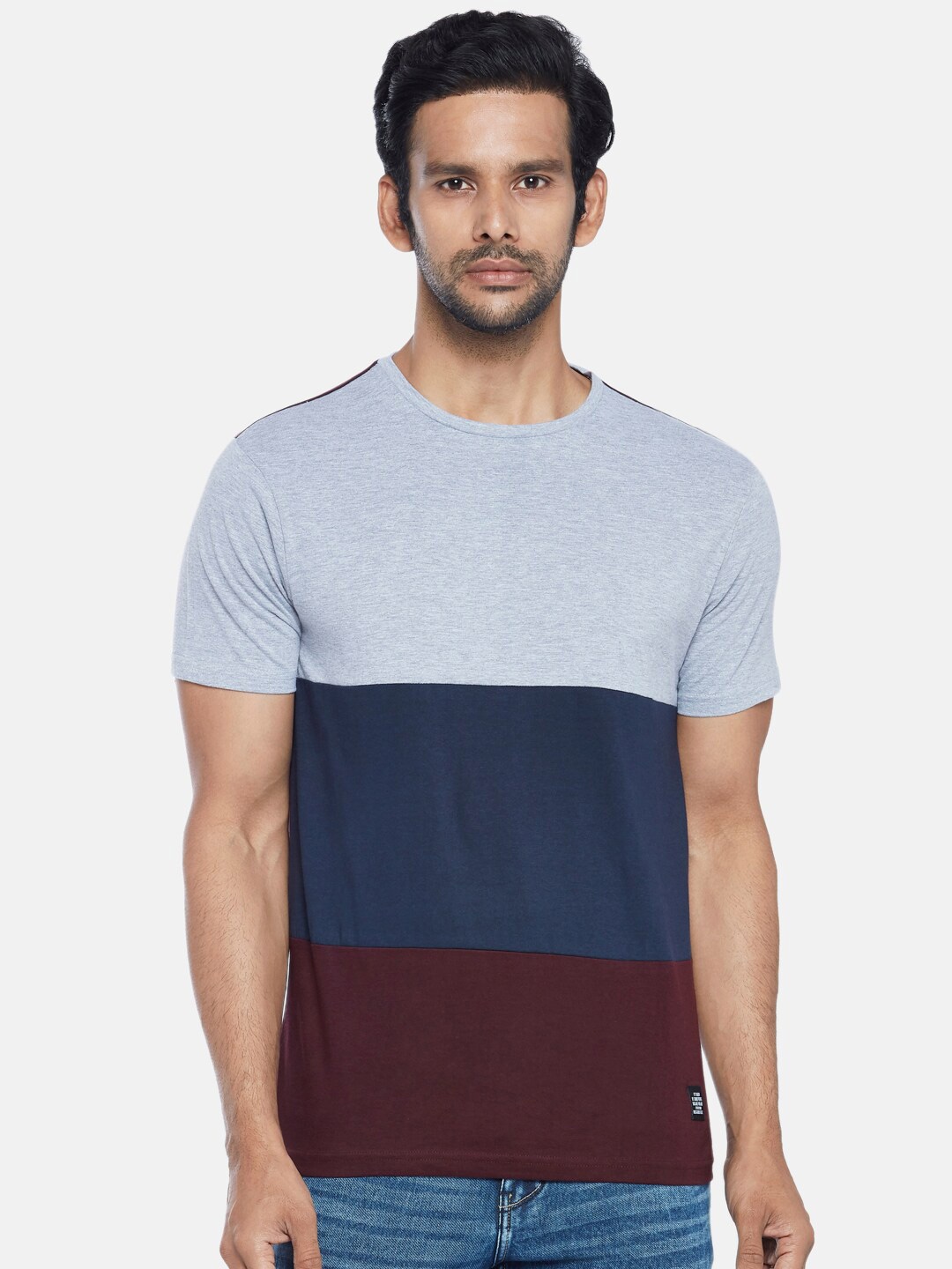 

People Men Grey & Navy Blue Colourblocked Cotton T-shirt
