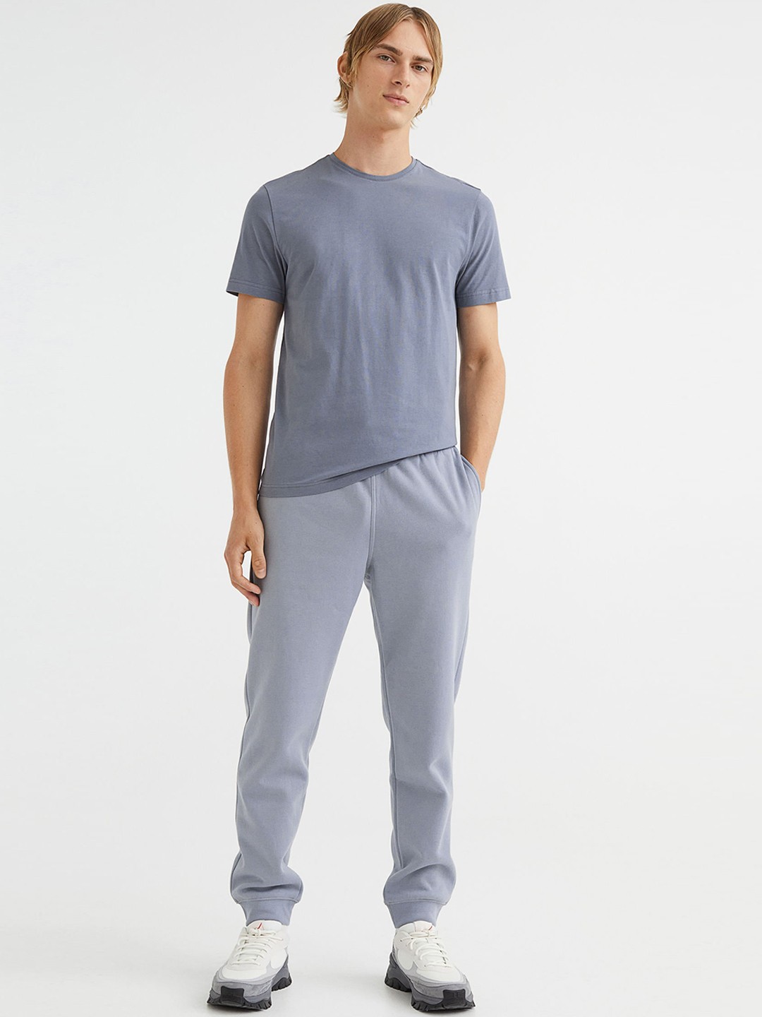 

H&M Men Solid Regular Fit Joggers Trousers, Grey
