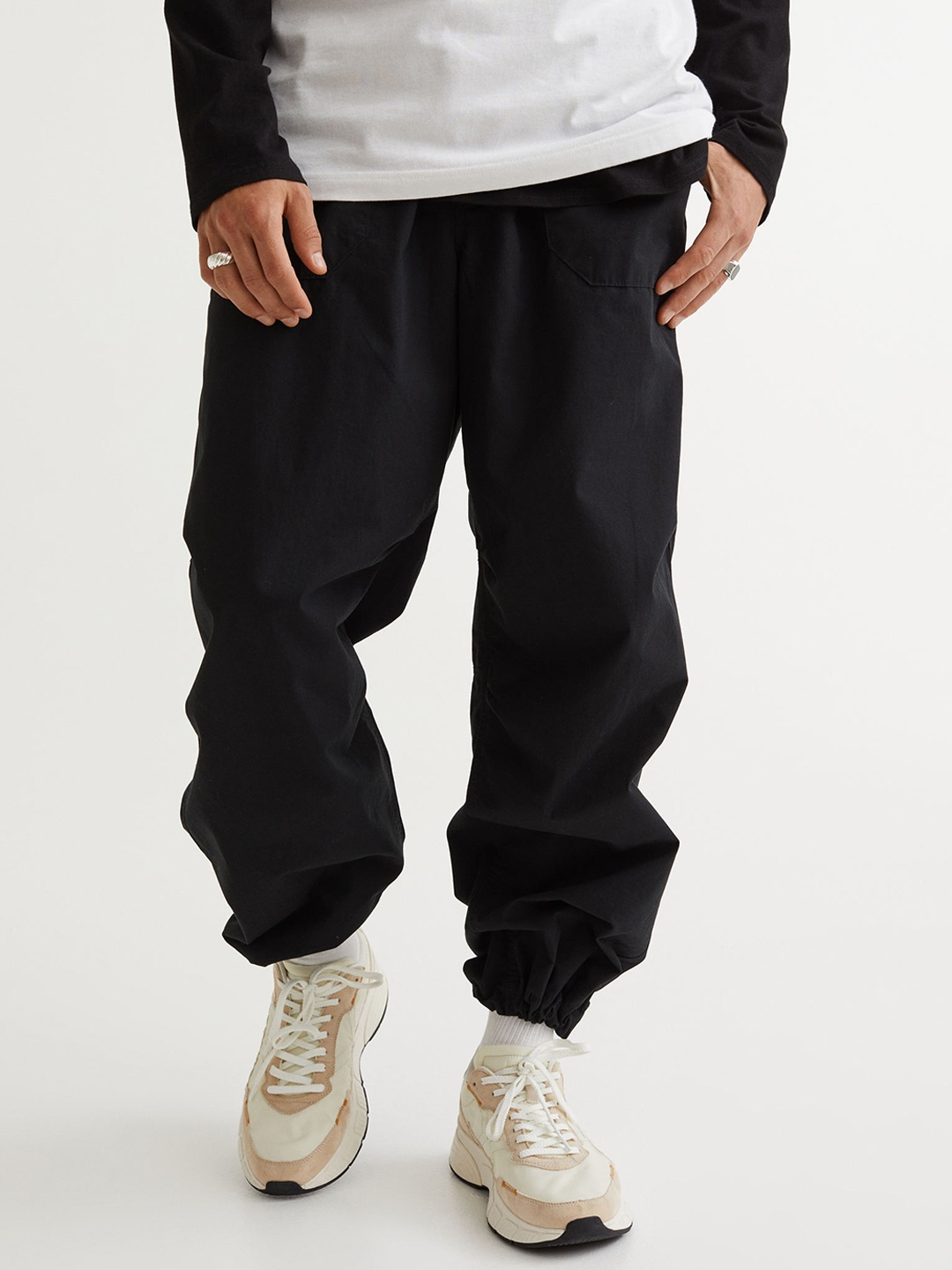 

H&M Men Loose Fit Cotton joggers, Black