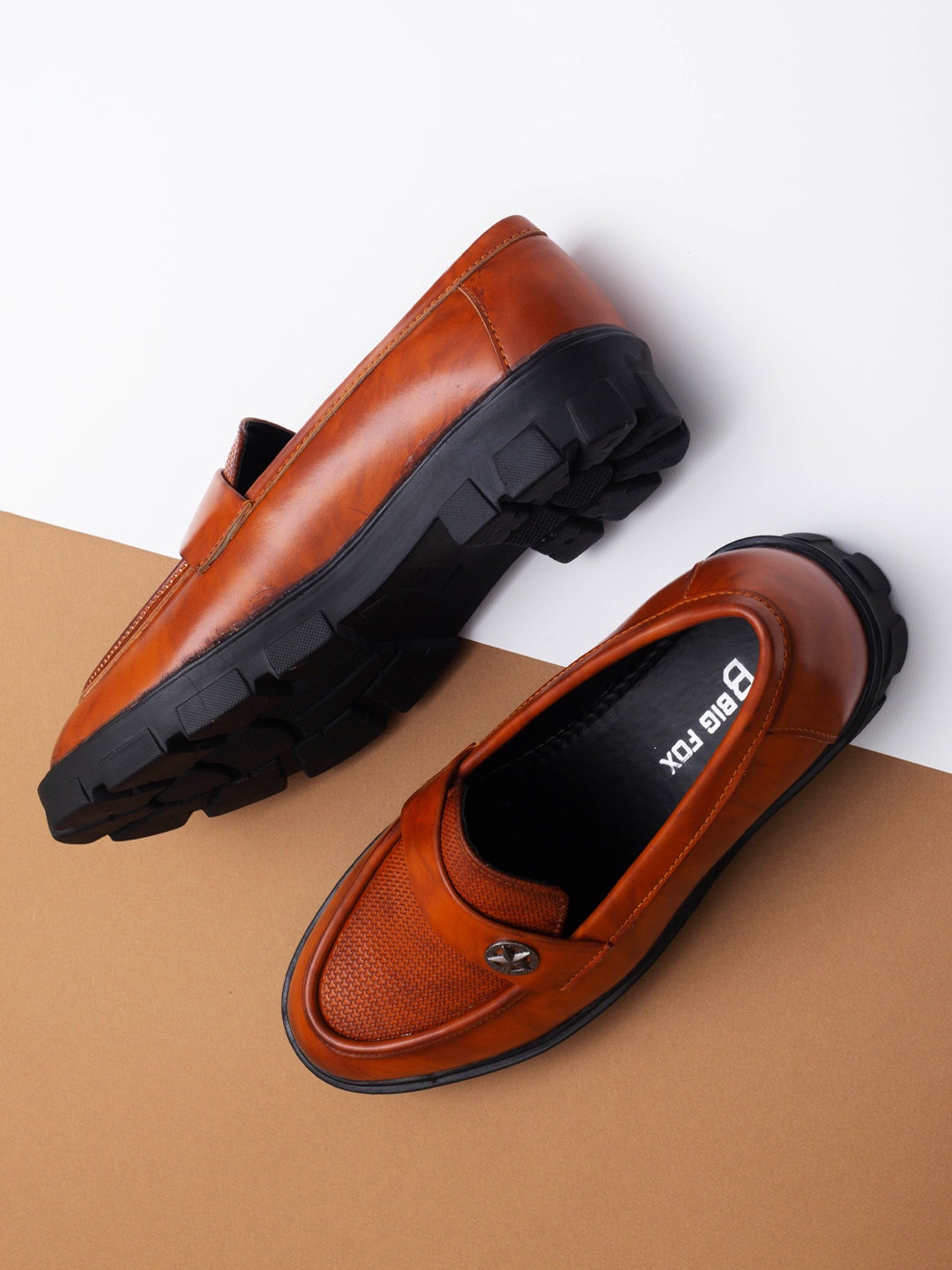 

Big Fox Men Tan Textured Loafers