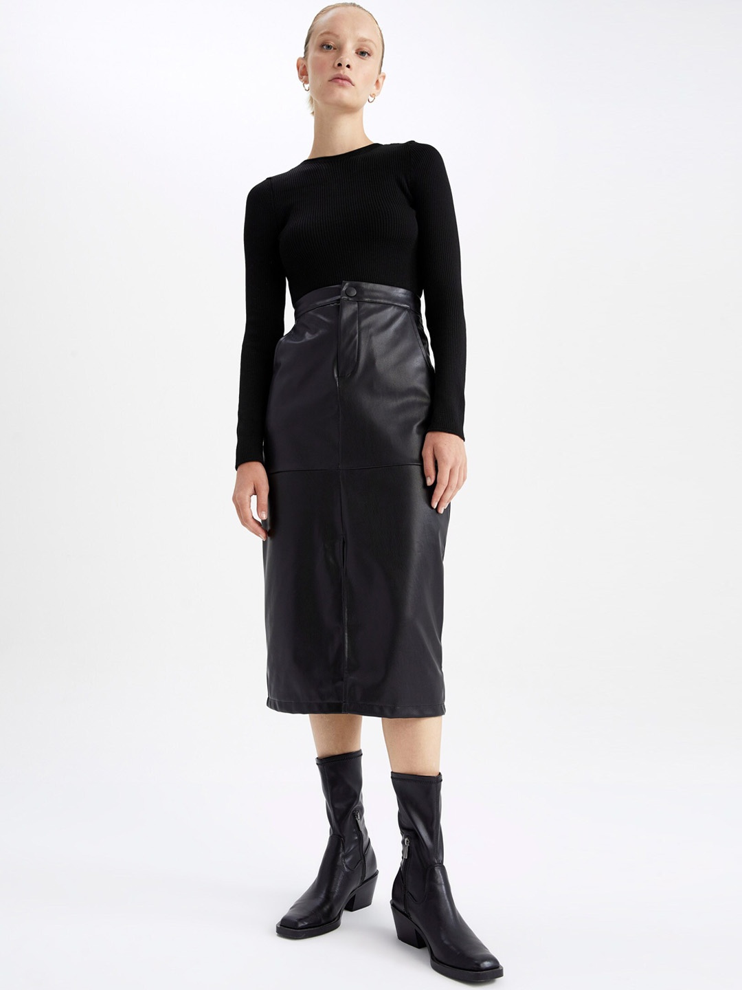 

DeFacto Women Black Solid Pencil-Fit Midi Skirts