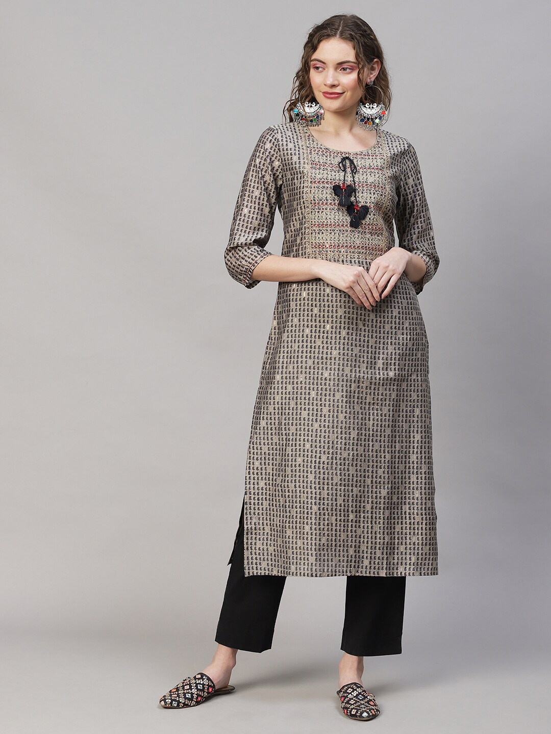 

FASHOR Women Grey Paisley Printed Kurta with Trousers