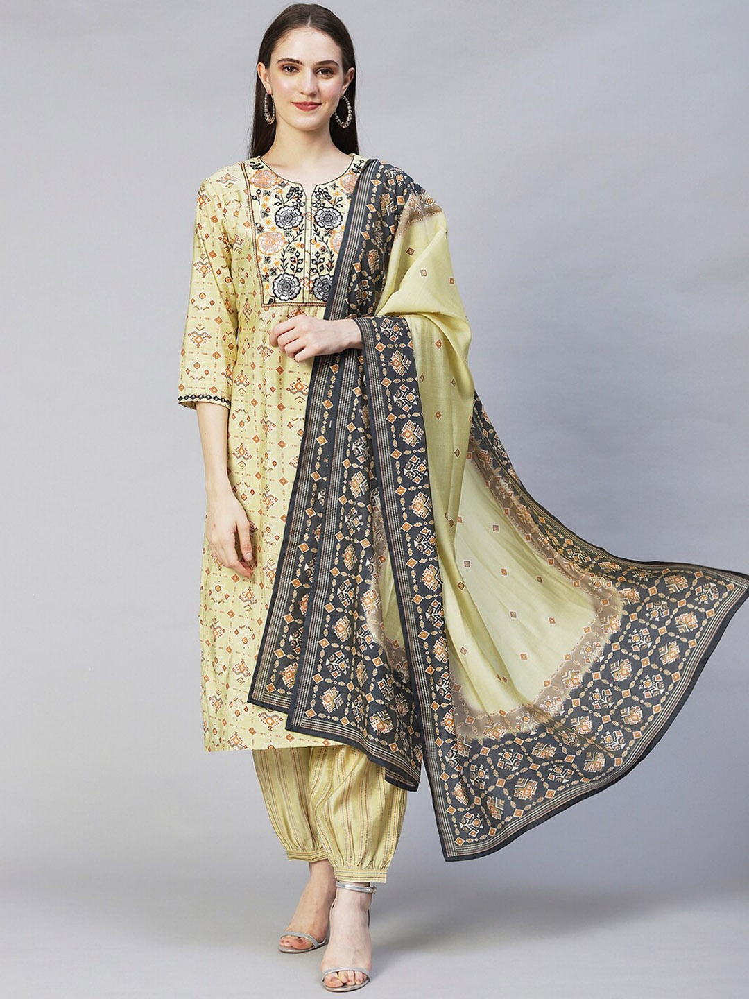 

FASHOR Women Pastel Green Embroidered Straight Kurta with Trousers & With Dupatta