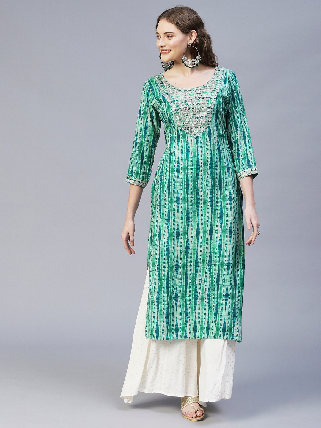 

FASHOR Women Sea Green Dyed Abstract Thread Work Straight Kurta