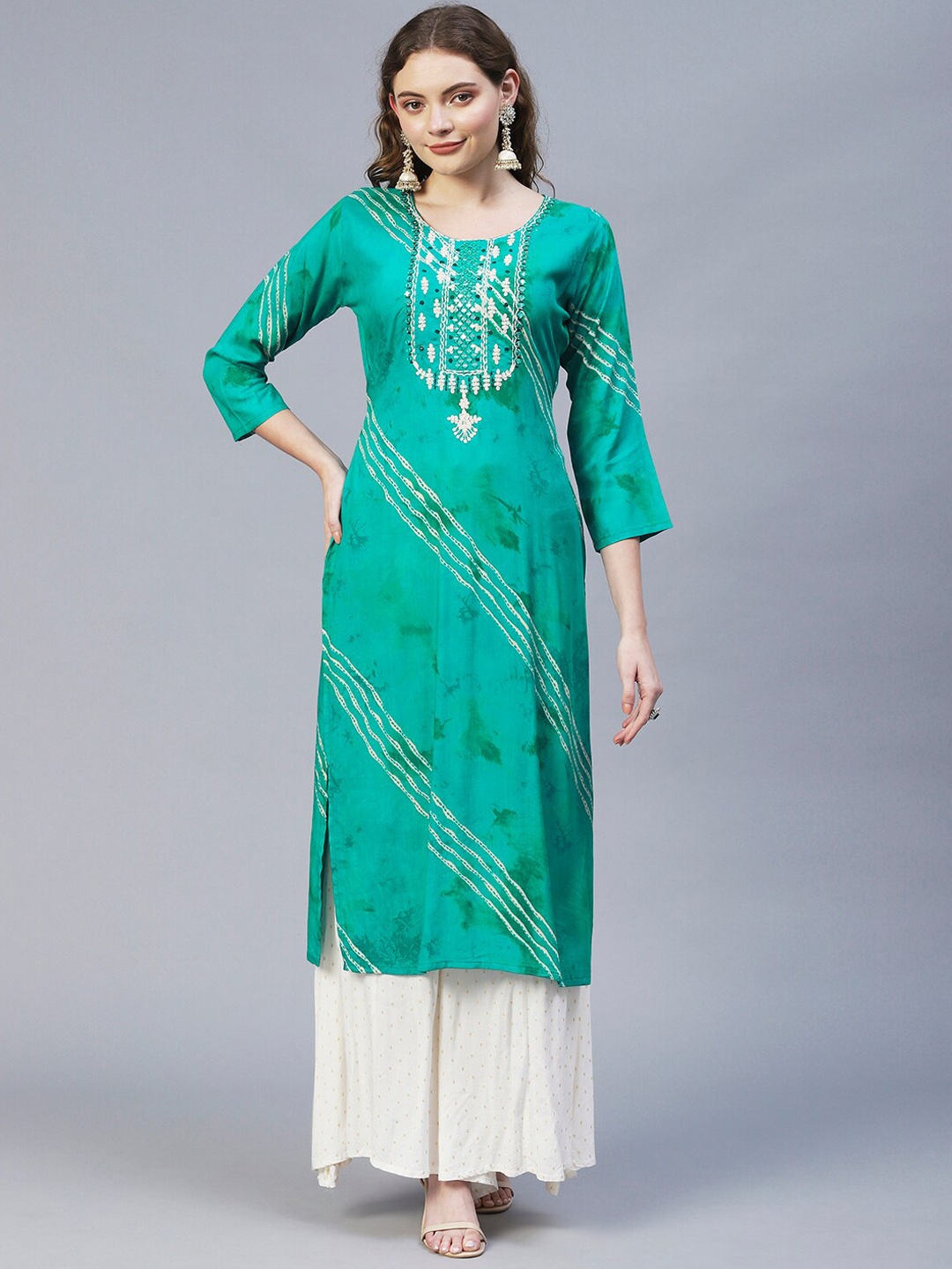 

FASHOR Women Green & White Ethnic Motifs Thread Work Kurta
