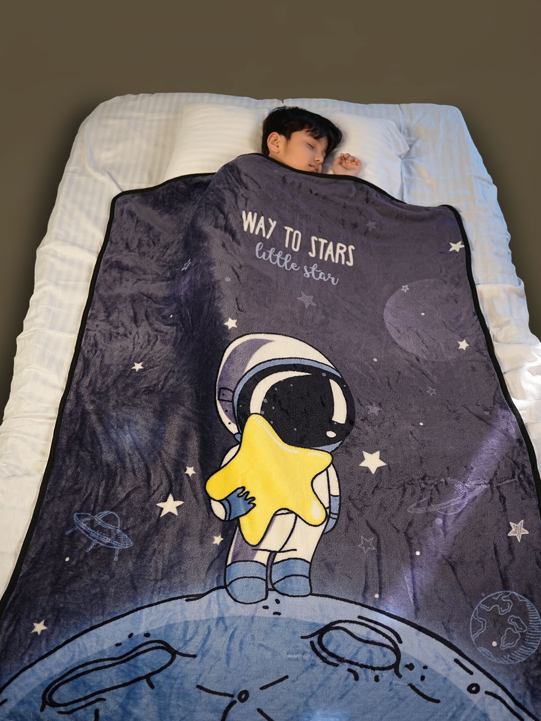 

Yellow Bee Blue & Green Astronaut Printed AC Room 354 GSM Single Bed Blanket