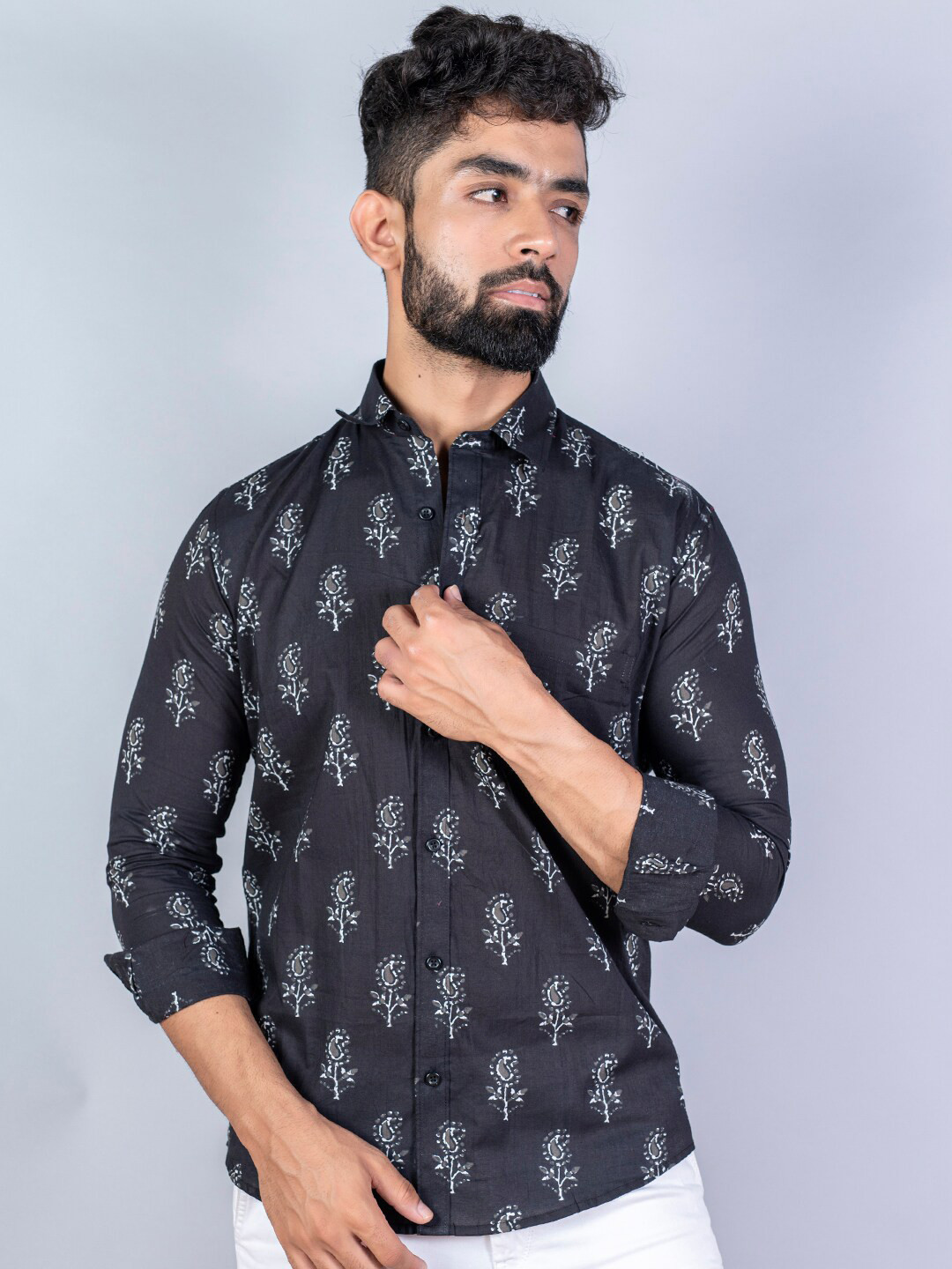 

Tistabene Men Black Printed Casual Cotton Shirt