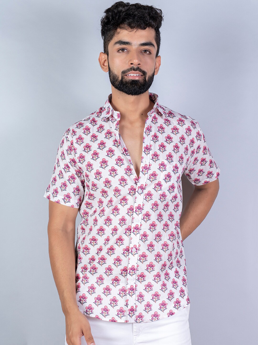 

Tistabene Men White & Pink Floral Printed Short Sleeves Cotton Casual Shirt