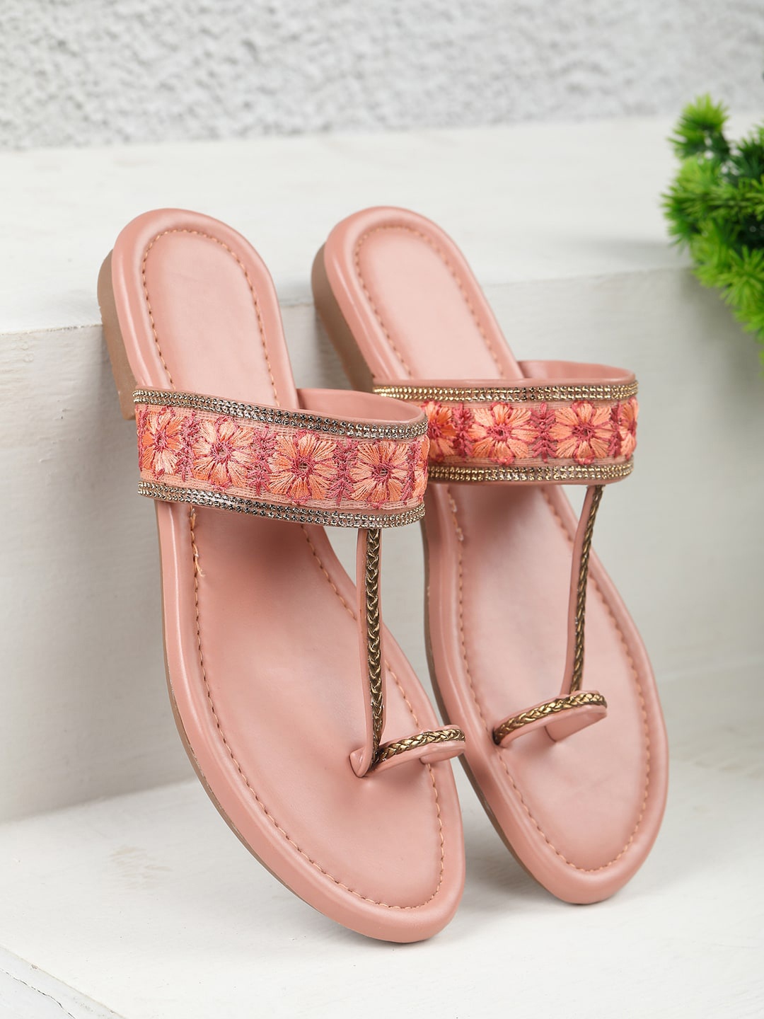

HASTEN Women Pink Embellished Ethnic One Toe Flats